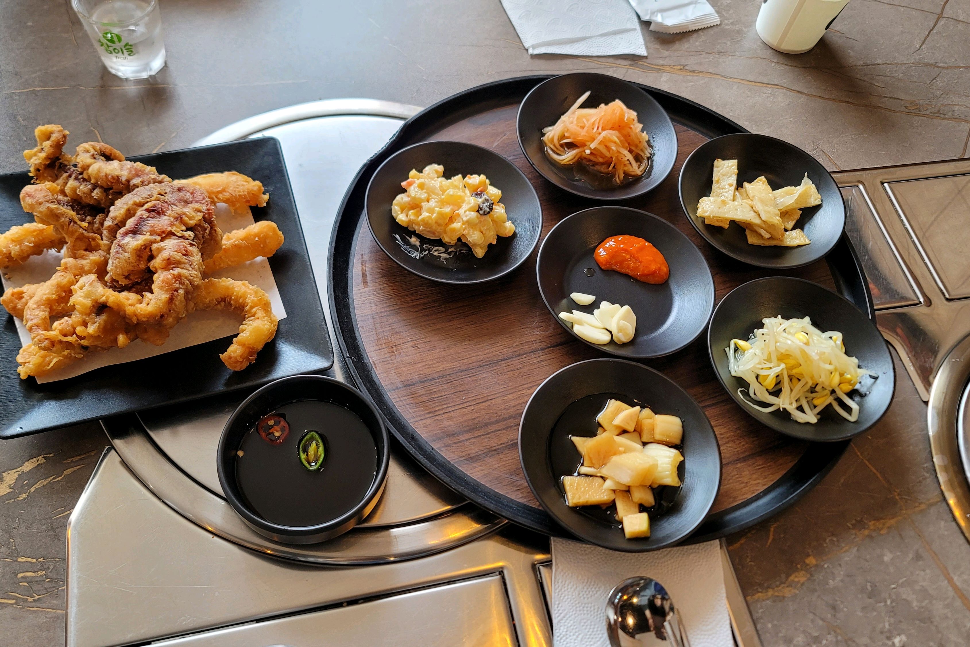 산책하다 발견해 눈도장 찍어두고 방문했어요. 오징어튀김도 철판볶음도 맛있네요~ - 불당동 맛집 해선가 천안불당점