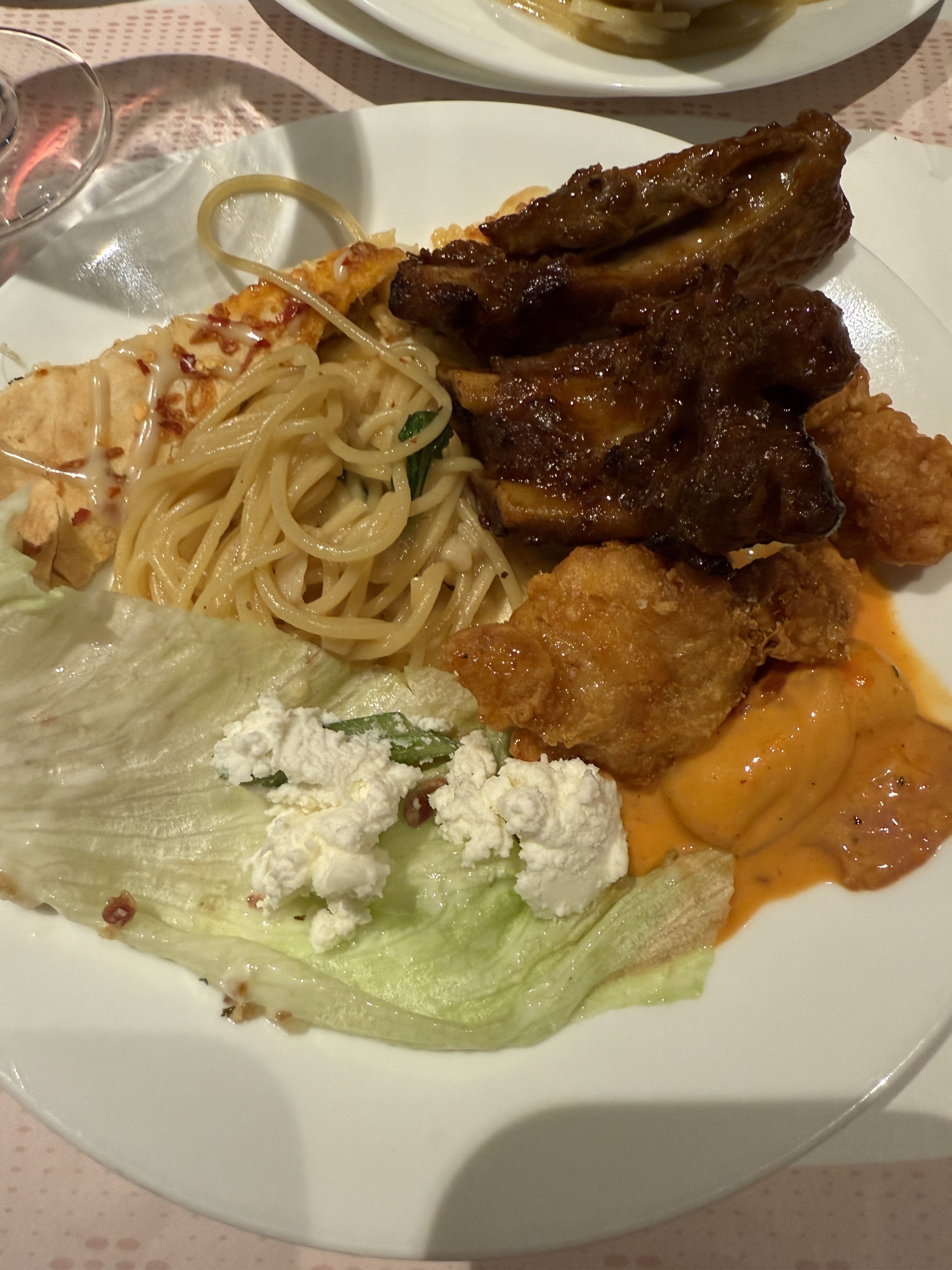 저번달에 처음 갔다가 맛있어서 두번째 방문입니다.  음식들이 퀄이 높고 아주 맛있어요. 립