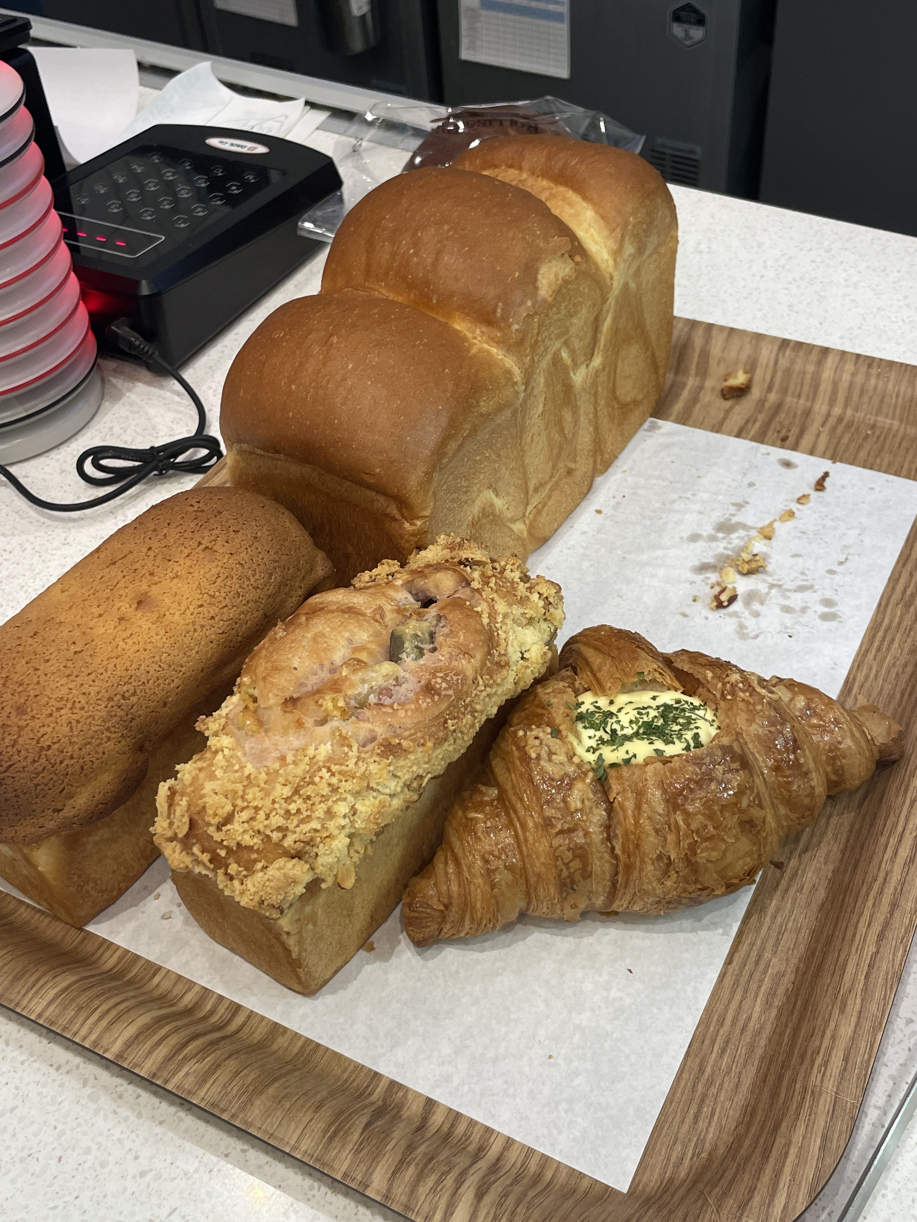 빵 설명도 잘해주시고 서비스도 챙겨주시고 너무 친절하세요!ㅎㅎㅎ - 불당동 맛집 롤링핀 천안신불당점