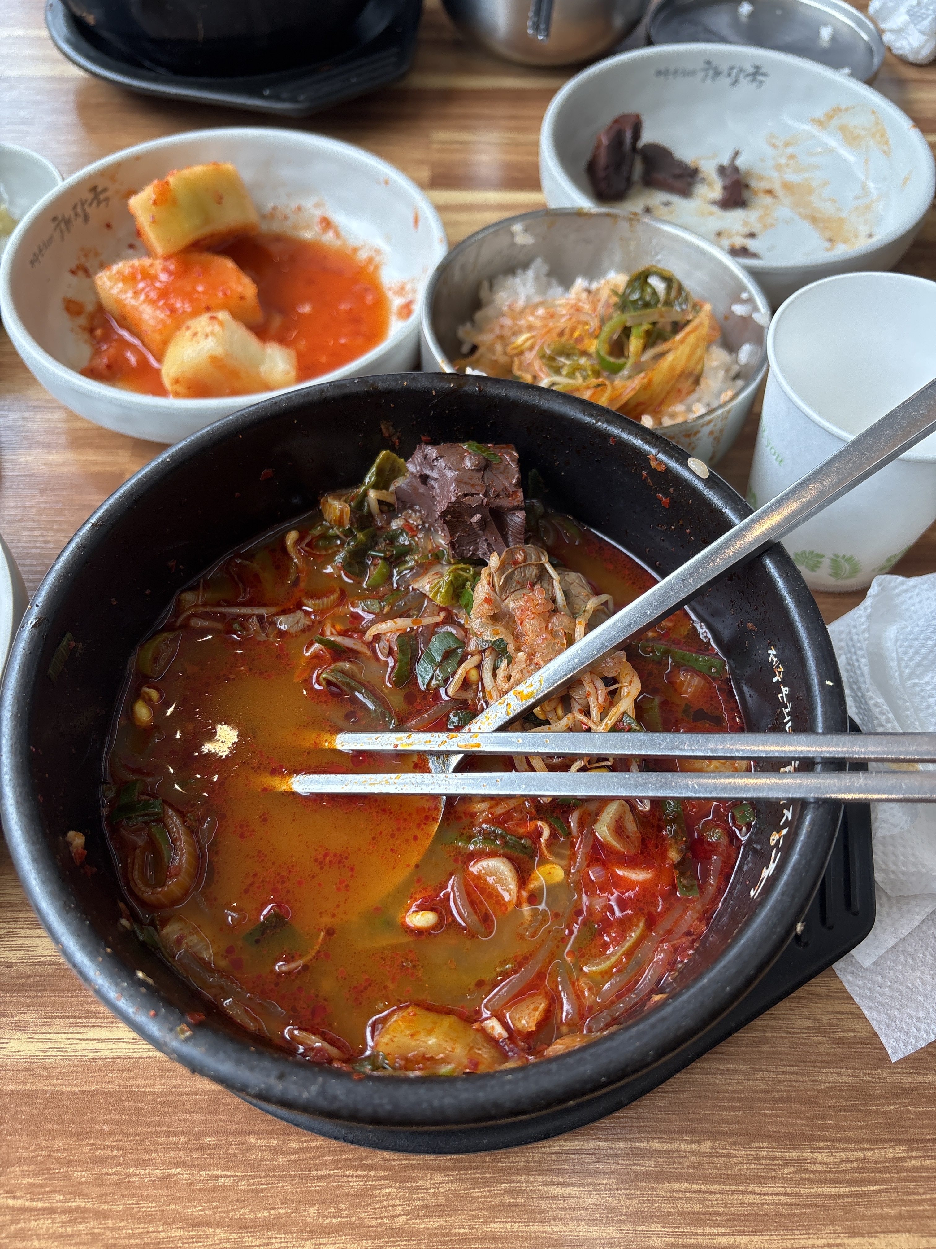 부산역 근처 맛집이에요!! 선지랑 고기도 많이 들어가있구 맛있습니당 👍🏻👍🏻 가게도 넓고