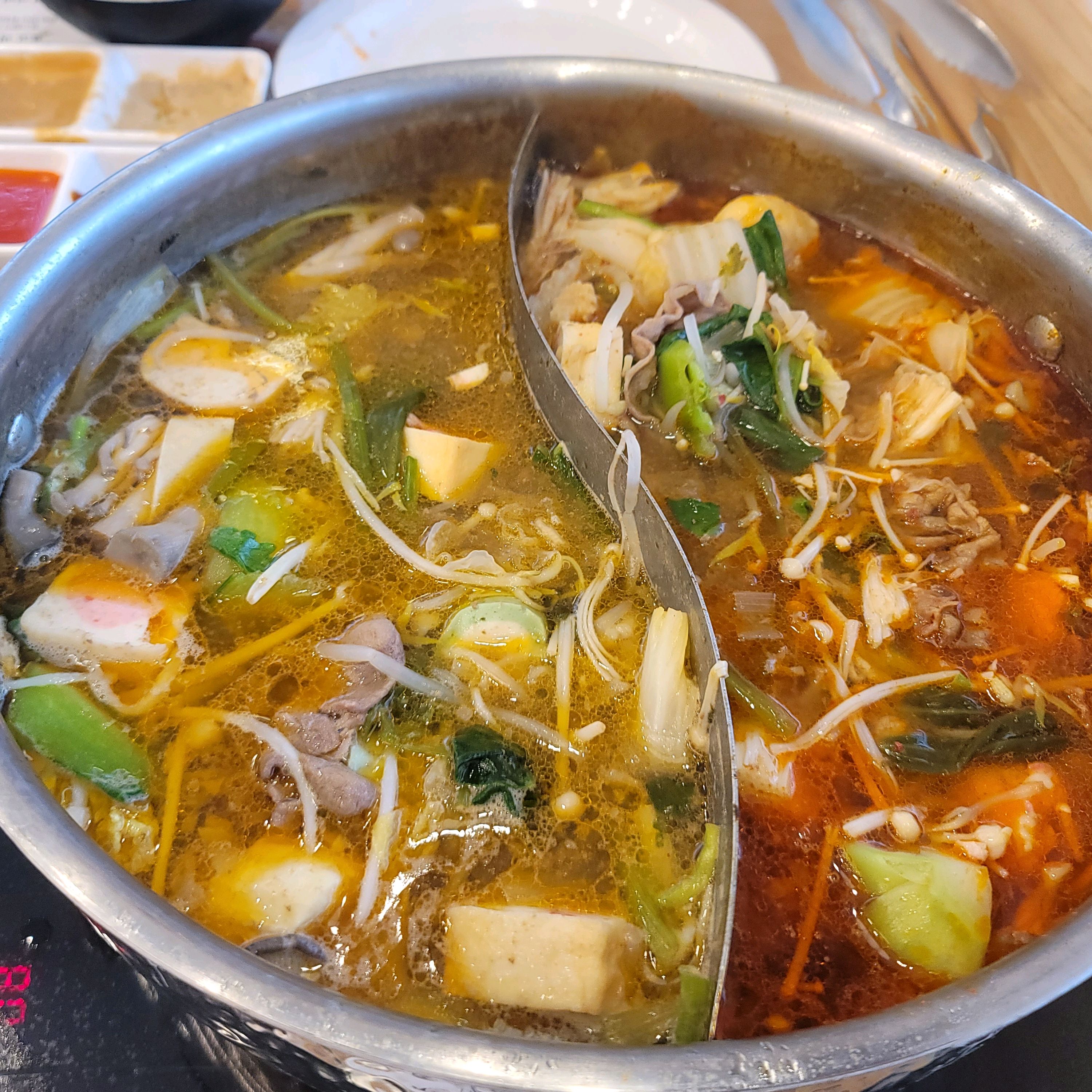 샤브샤브 좋아해서 이용했는데 두번은 안갈꺼 같아요~ - 진월동 맛집 샤브올데이 광주진월점