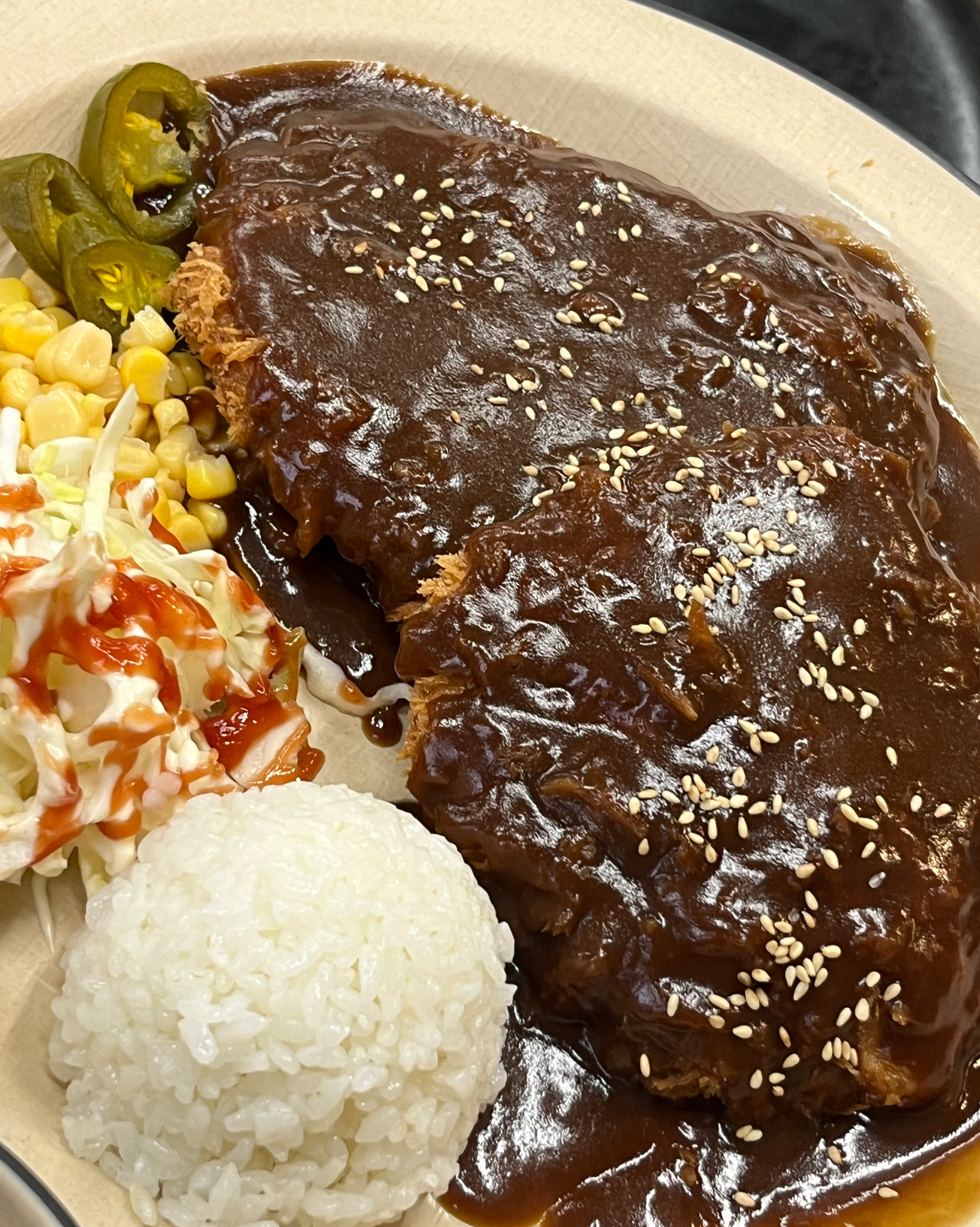 주변에서 맛있다고 추천해줘서 왔습니다! 식전에 호박죽도 준답니다! 서비스 최고!! 음식양도