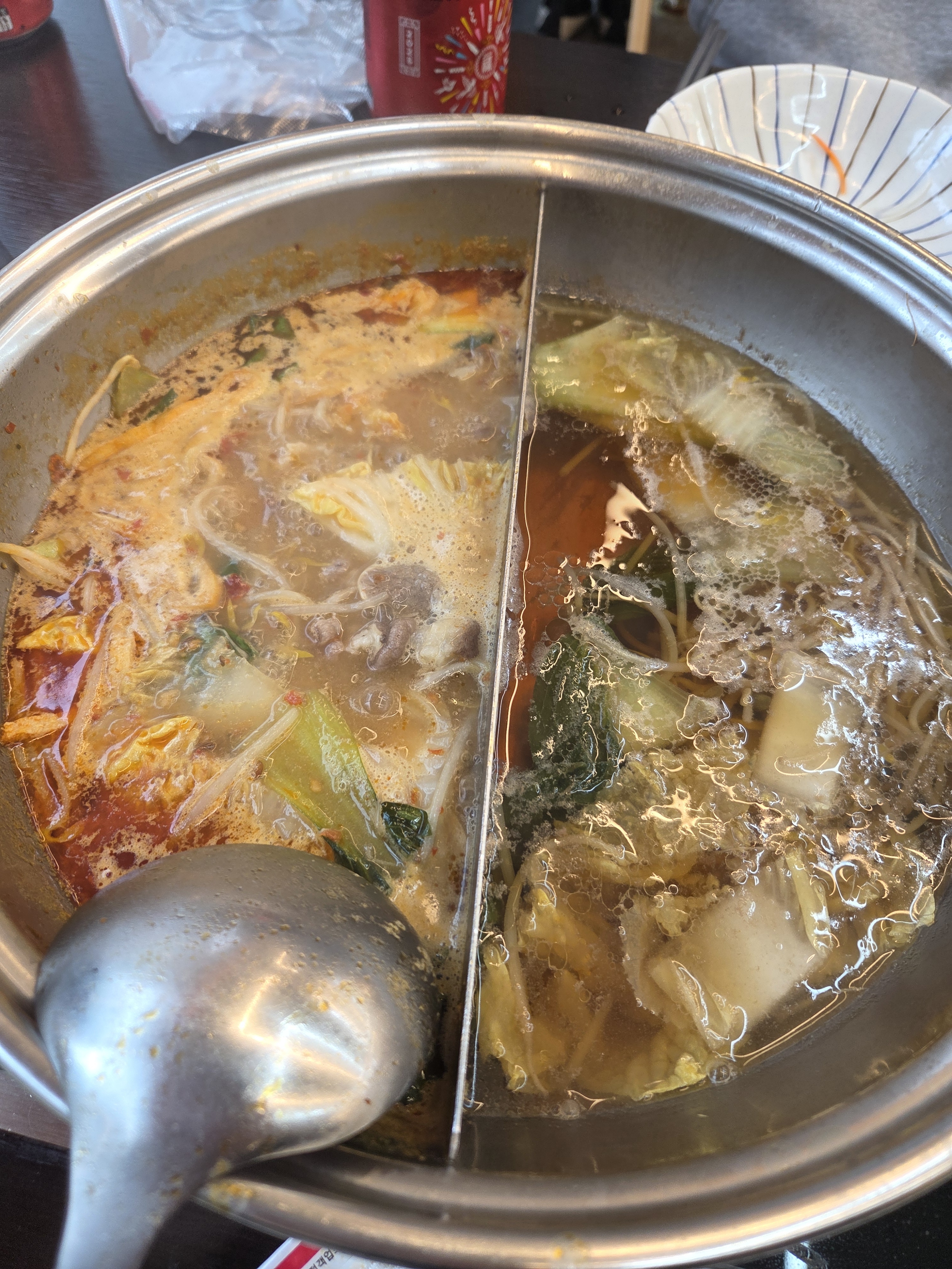 C세트로 주문해서 먹었는데 편백찜도 맛있고 마라 육수도 괜찮아서 샤브샤브 맛있게 먹었어요!