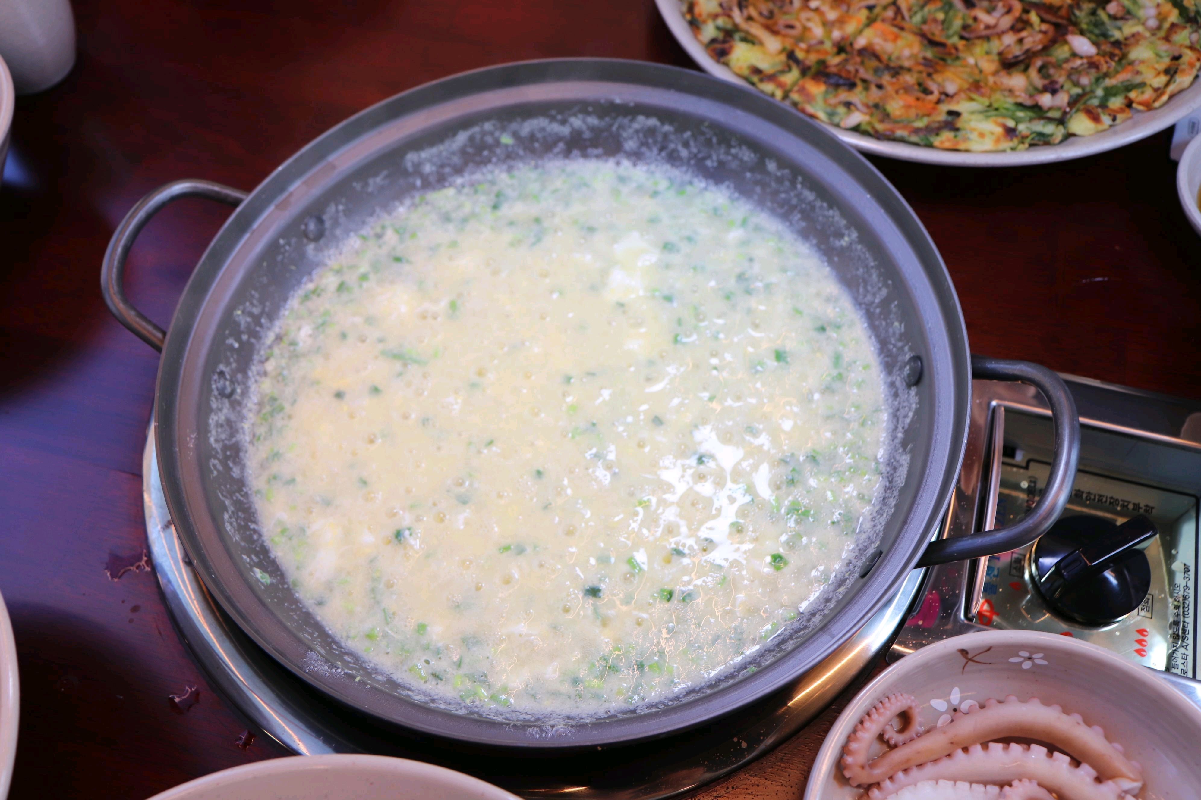 맛있는 칼국수 먹고 왔어요 국물이 시원하고 면도 쫄깃했어요 또 오고 싶은 곳이네요 - 인천 맛집 우이며녹 x 백합칼국수 영종 마시란점
