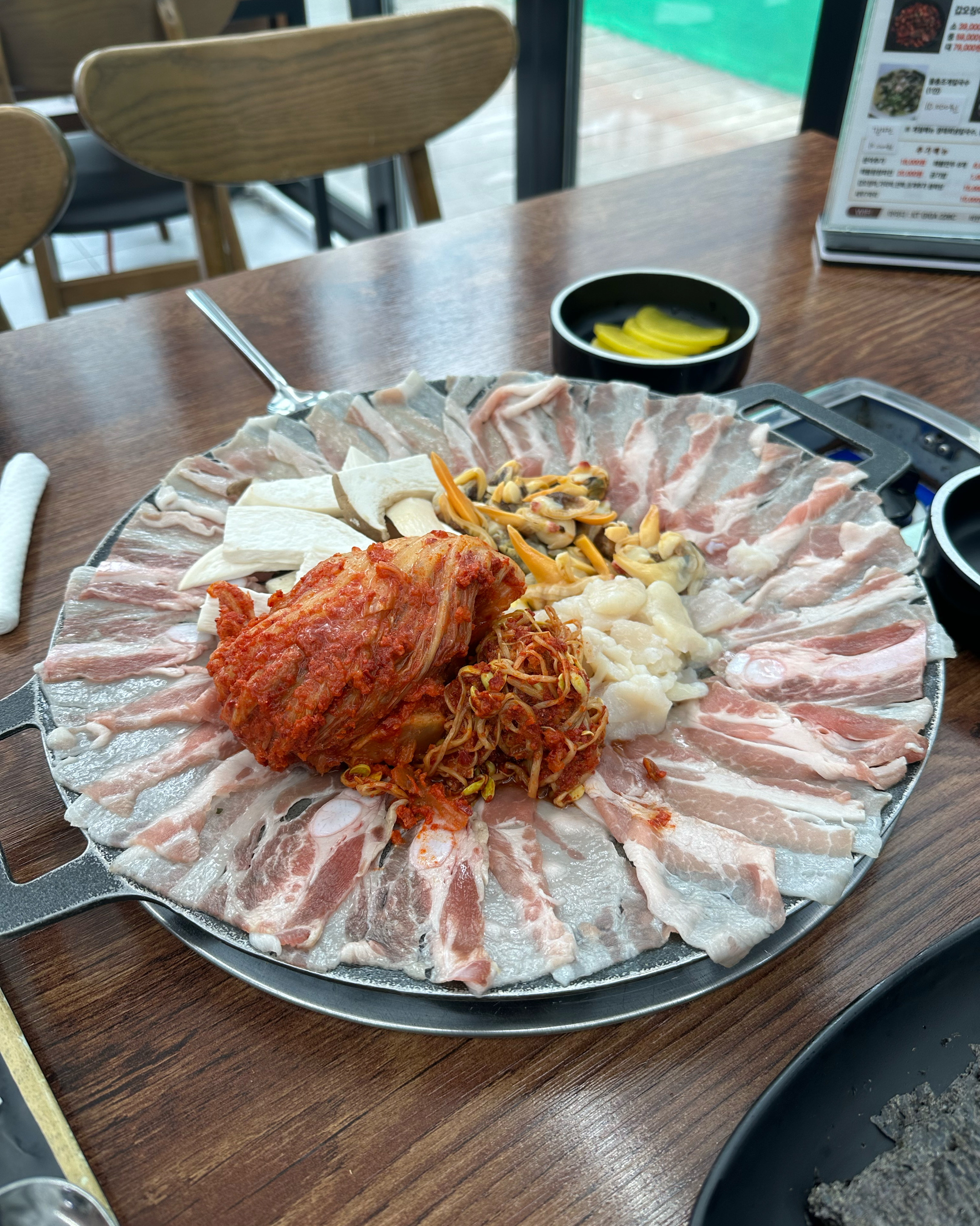 고기도 맛있고 해산물도 신선해보여서 너무 좋았어요 - 부산기장 삼색식당 기장 본점