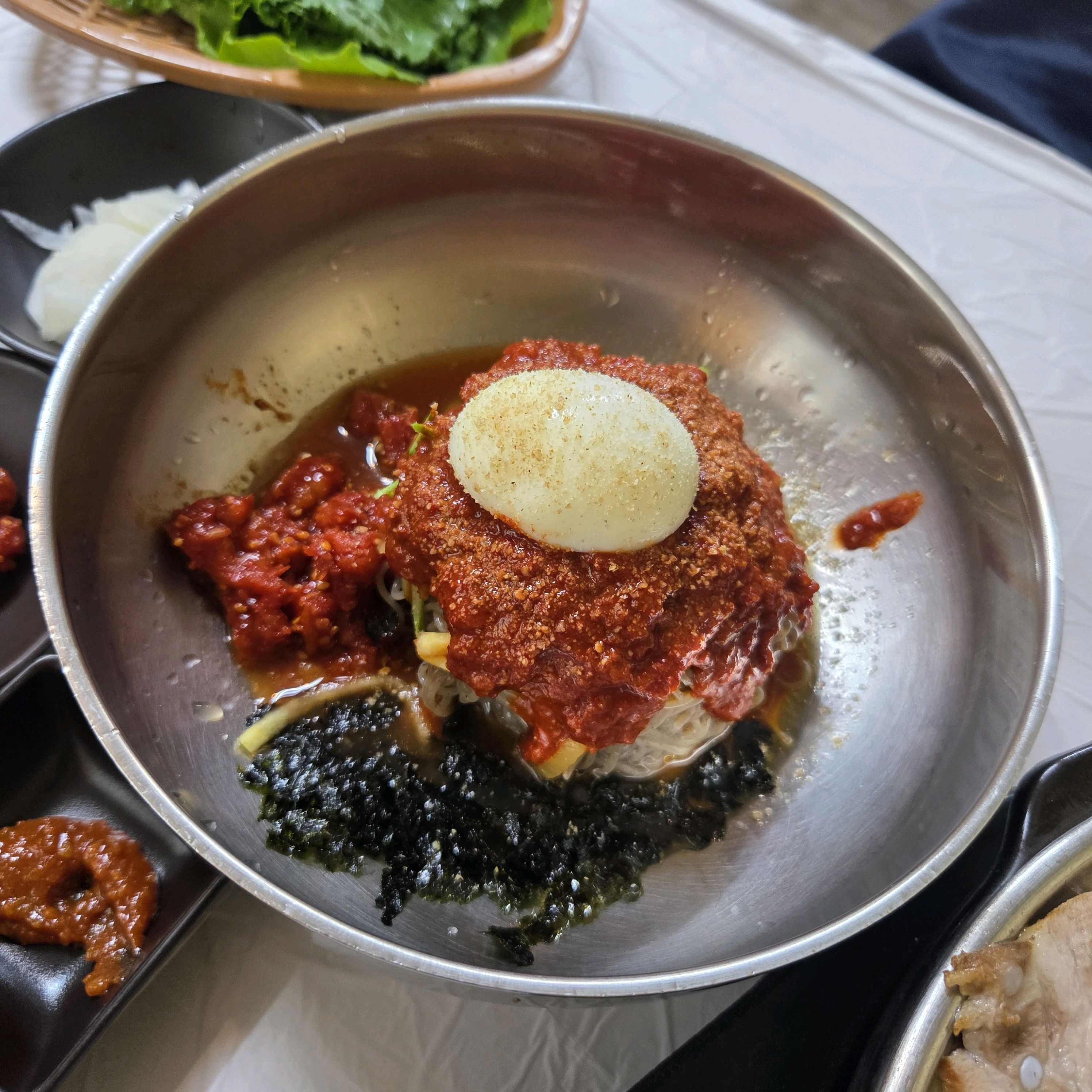 속초 도착하자마자 시간이 애매해서 숙소근처로 왔는데 생각도 못한 맛집이었네요ㅎㅎ - 아바이마을 맛집 솔밭가든막국수
