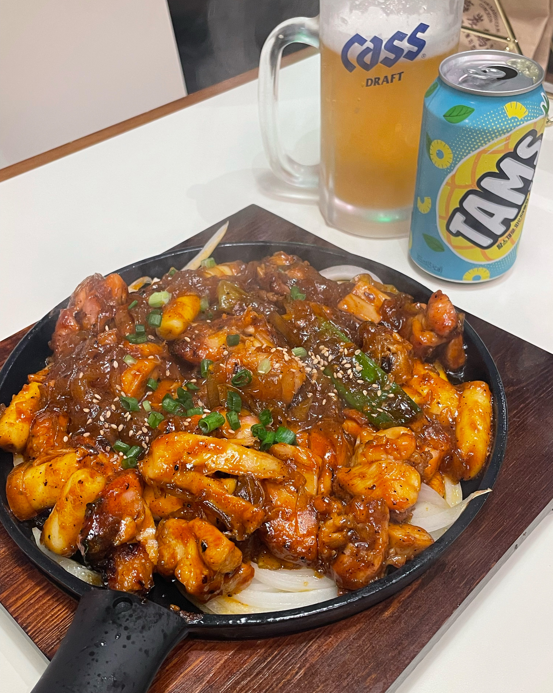 불닭 기본맛 살짝 매우면서 당면도 떡도 맛있어요.. 맥주랑 먹을때 강추 메뉴 ♡ … - 불당동 맛집 감탄계 숯불치킨 불당점