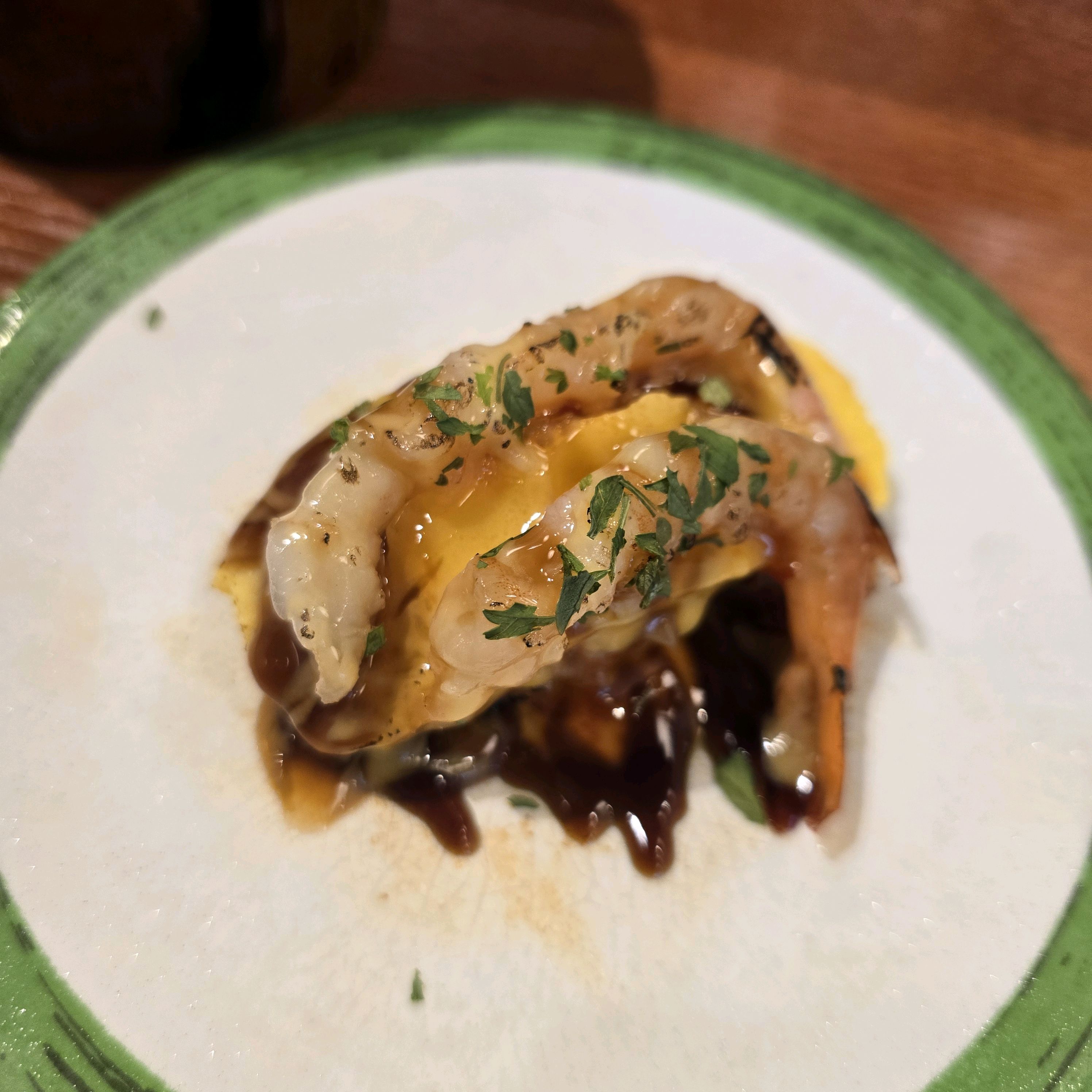 초밥 먹고 싶을때마다 거의 매주 가는 곳이에요 정말 맛있고 청결하고 신선해요. 가족끼리 연
