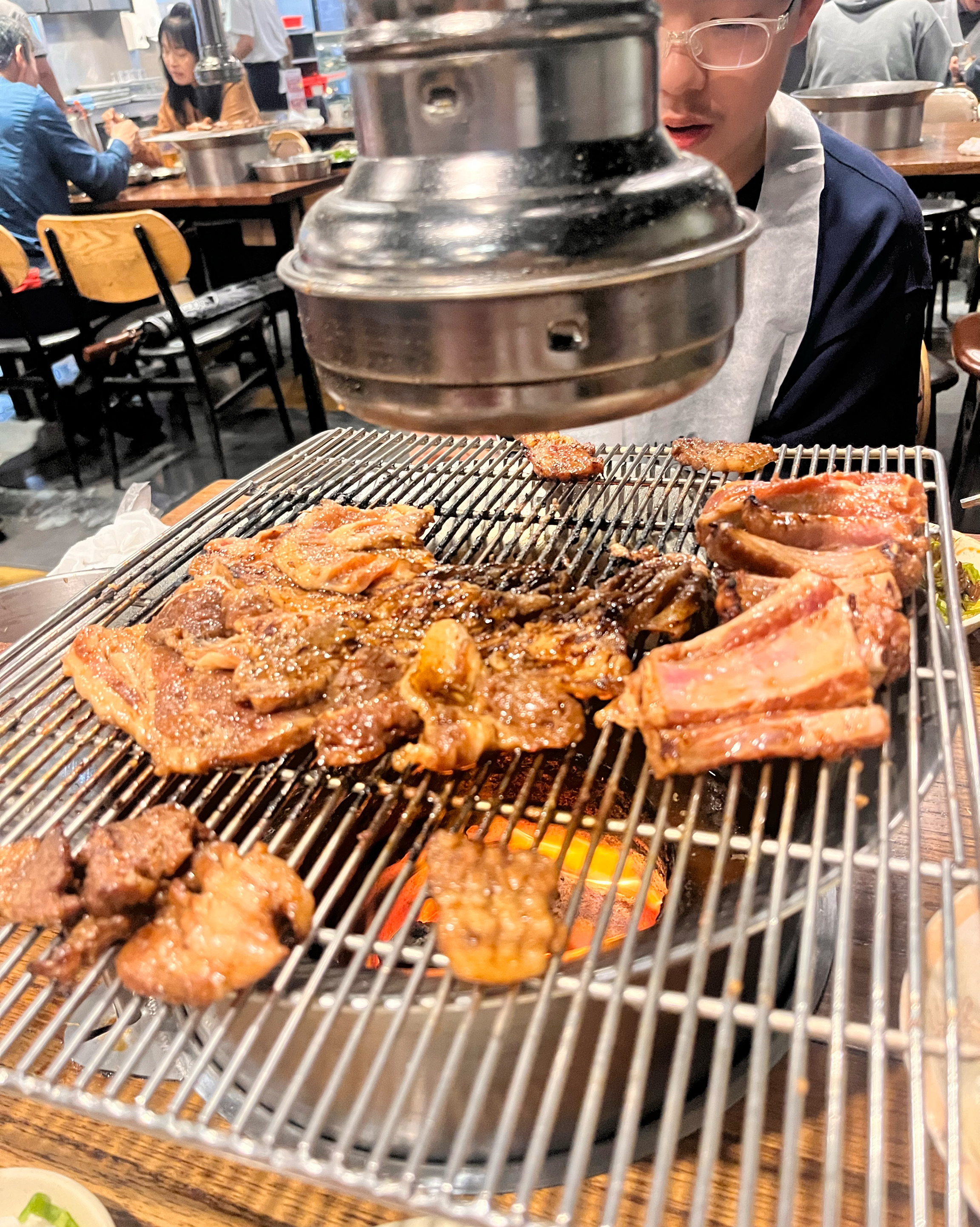 친절하고 고기 구워줘서 너무 좋아요 - 대구 맛집 서민갈비
