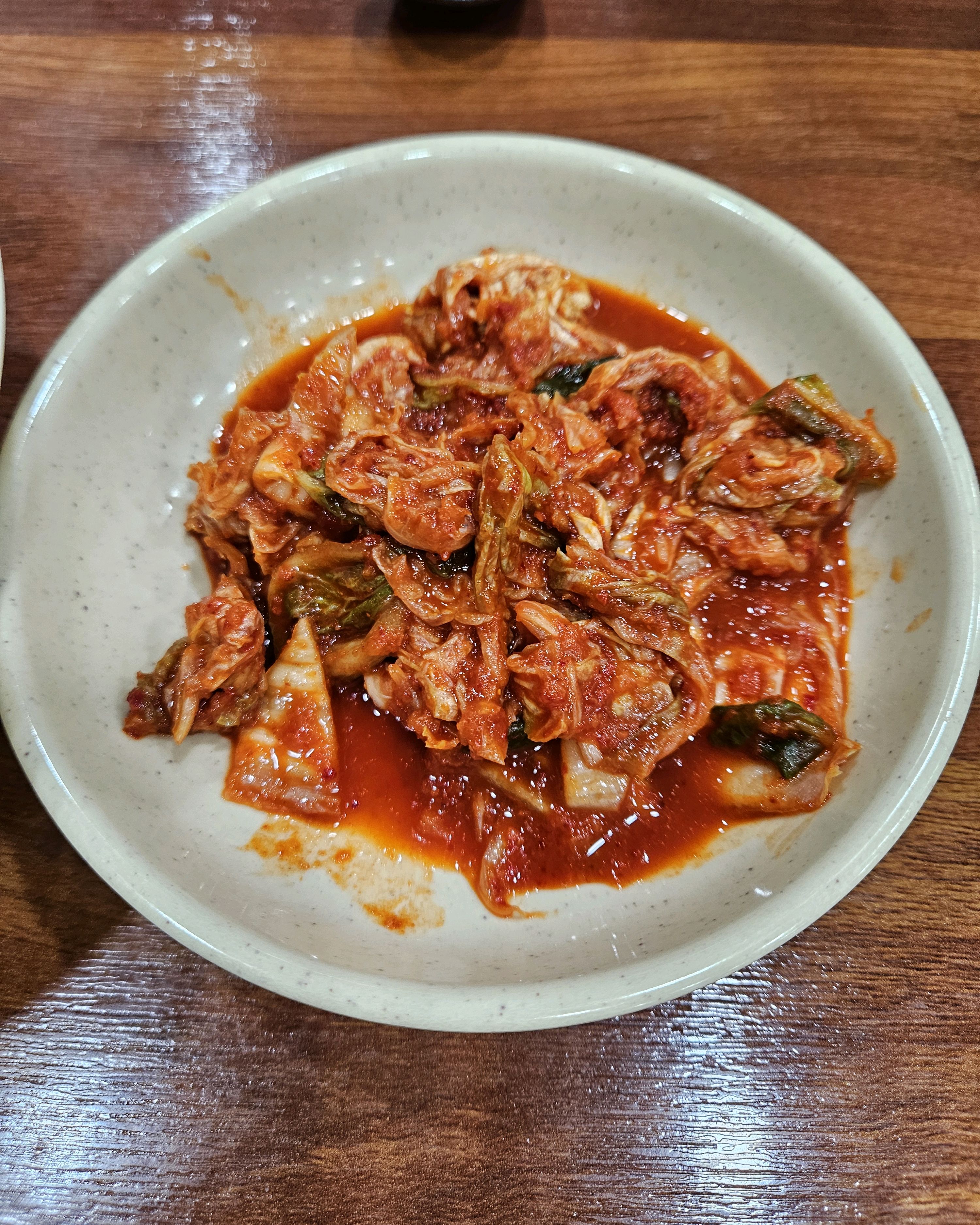 🩷🩵 칼국수의 육수가 감칠맛이 엄청나요 그리고 김치가 겁나 맵고 맛있음 해물파전도 엄청 갓