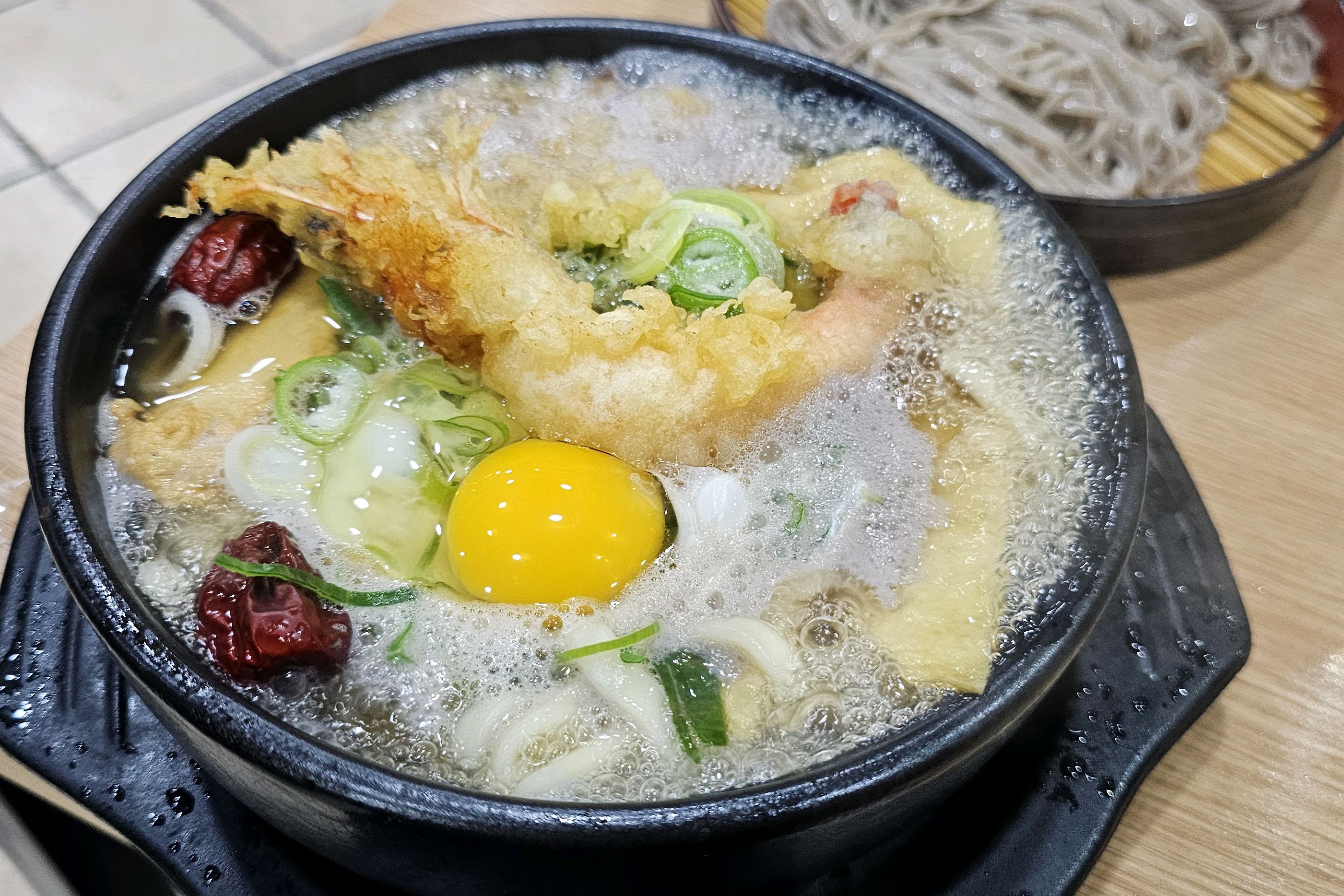 메밀소바 면 보들보들 넘 맛나요. 돌우동 따끈하니 새우튀김 오동통 맛나요. 추천합니다 - 대전 맛집 미진