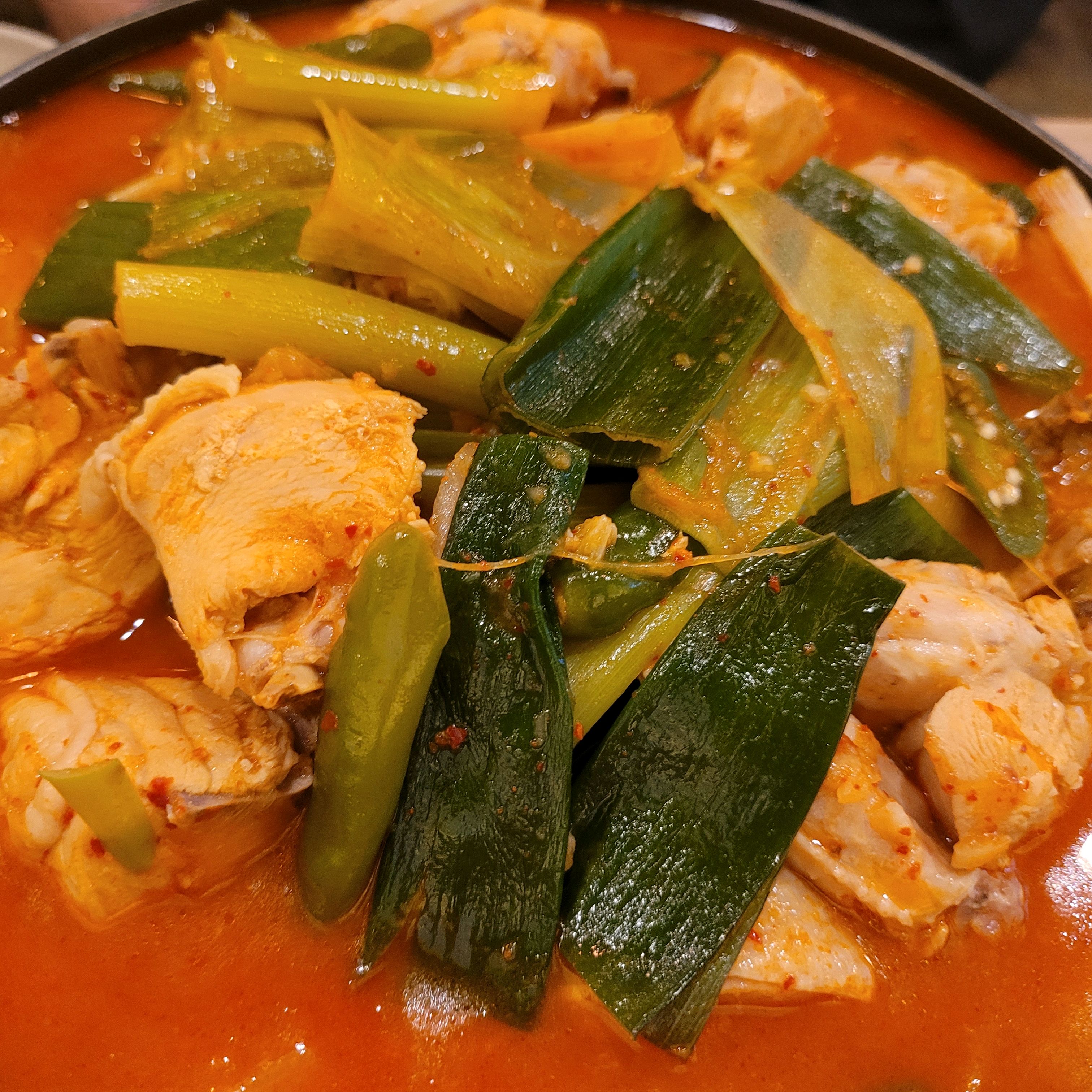 비도오는날 닭국물이 이렇게 최고일줄이야..육수맛이 너~~무맛있어서 잘먹었어요..국물에감자비