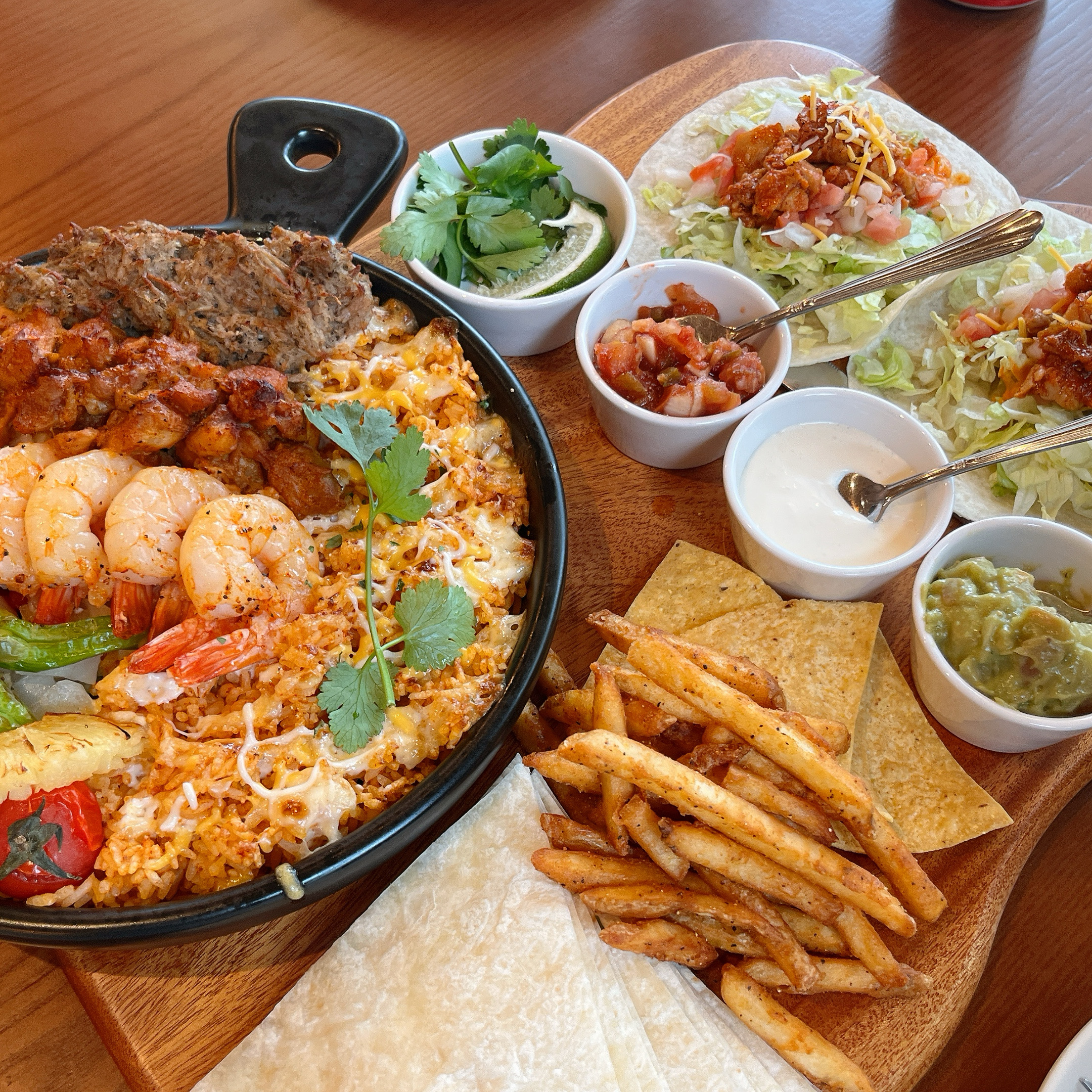 오늘 비가 엄청 오는데도 만석이에요 - 구래동 맛집 갓잇 김포구래점