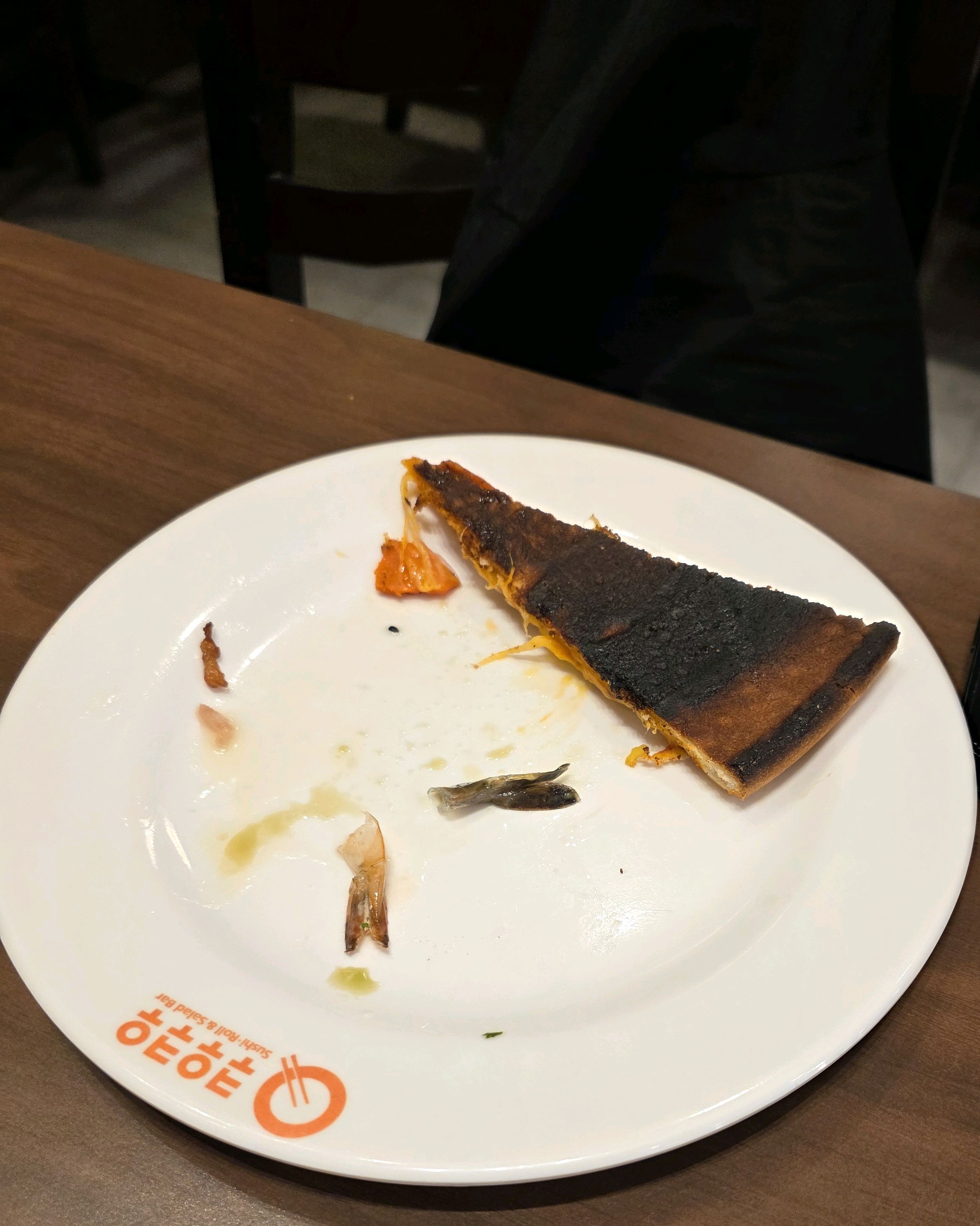 평일 오후 7시 전에 입장했는데 음식 종류도 많아 보이지 않았고, 비어있는 음식들도 많았어