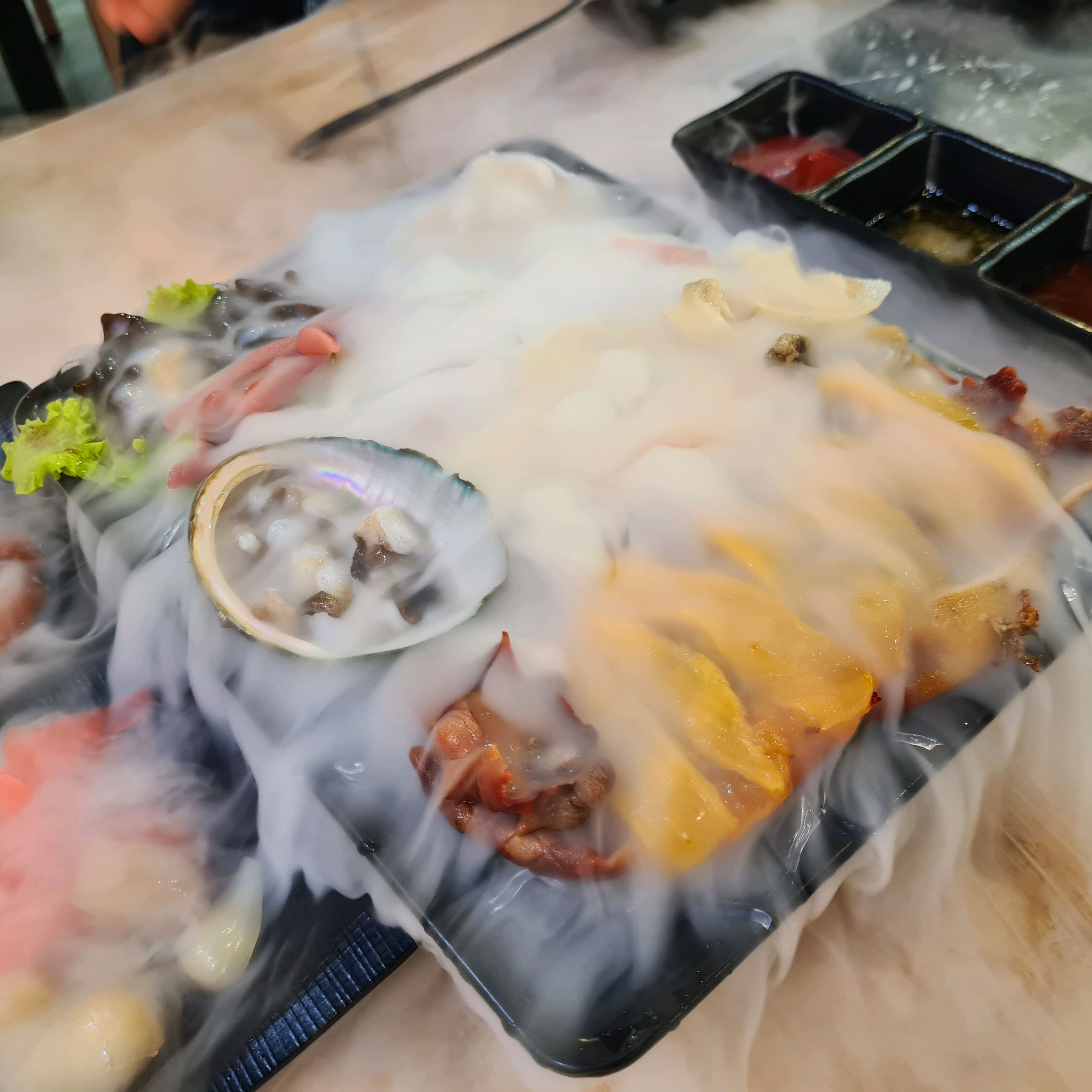 강릉 첫끼인데 이 가격에 이 구성 너무 좋아용. 회도 엄청 신선하구 부모님도 회맛 좋다고