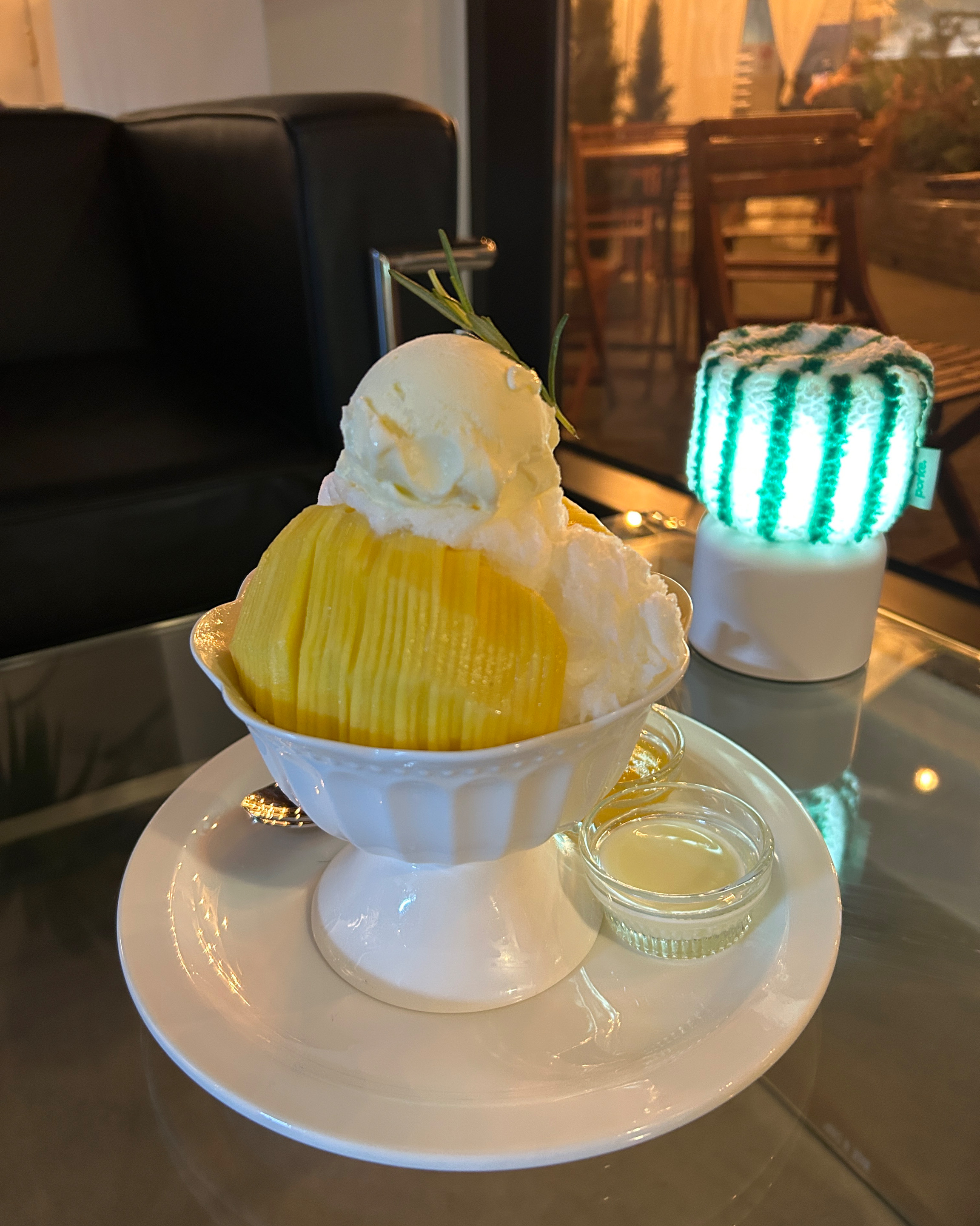 제가 먹어본 망고빙수 중 최고입니다.. 사장님도 너무너무 친절하세요🥹🤩🤩 망원에 가신다면