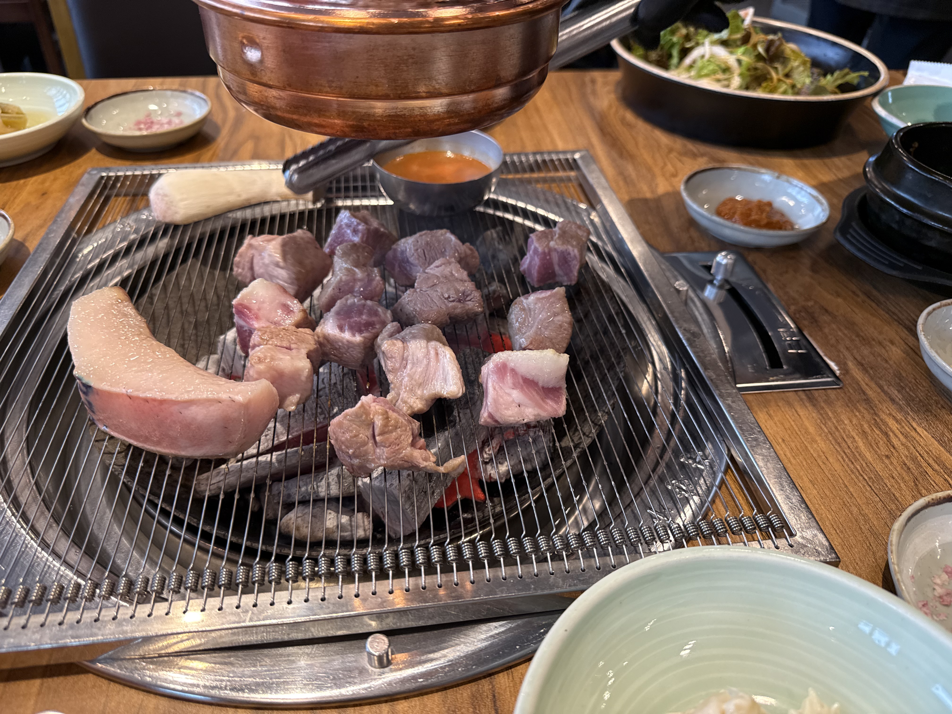 매장이 넓고 쾌적해요. 가족모임하기 좋아요. - 인천 맛집 칠돈가 청라점