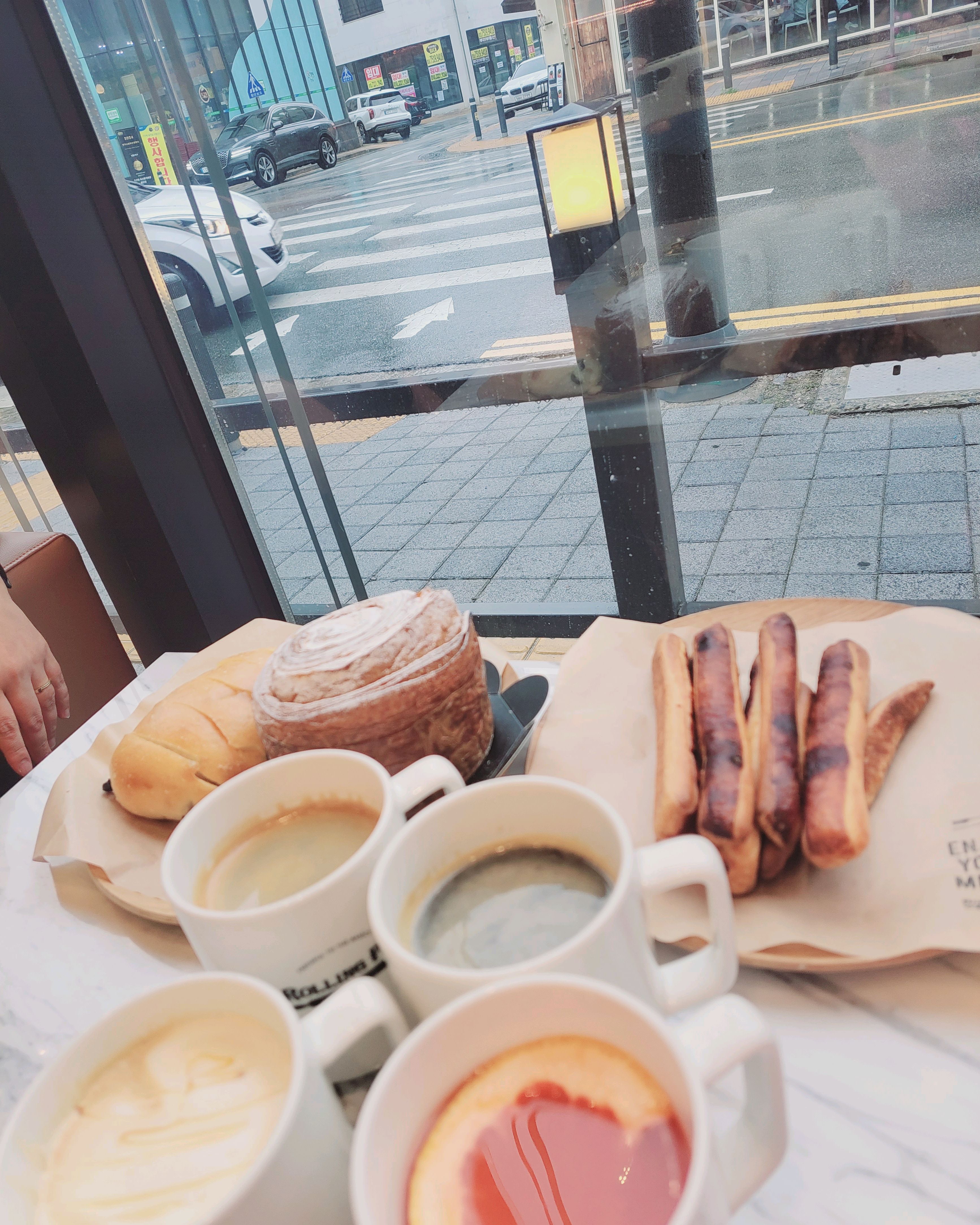 아메리카노 Hot 2잔~ - 불당동 맛집 롤링핀 천안신불당점