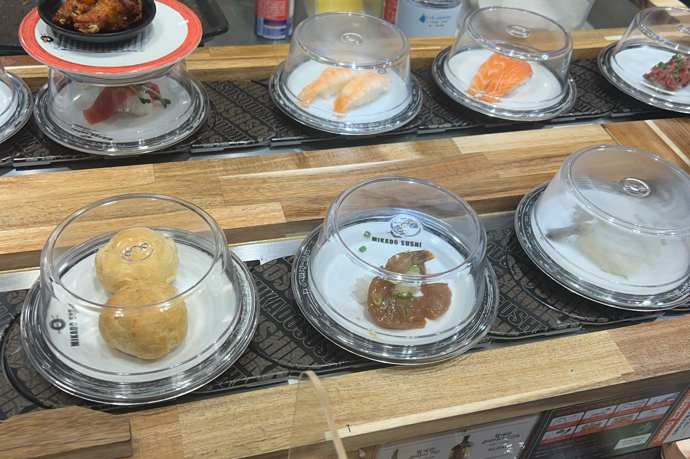 메뉴도 다양한데 모든 접시가 1900원..재료 신선하고 맛있어요!! 스시좋아해서 여러군데