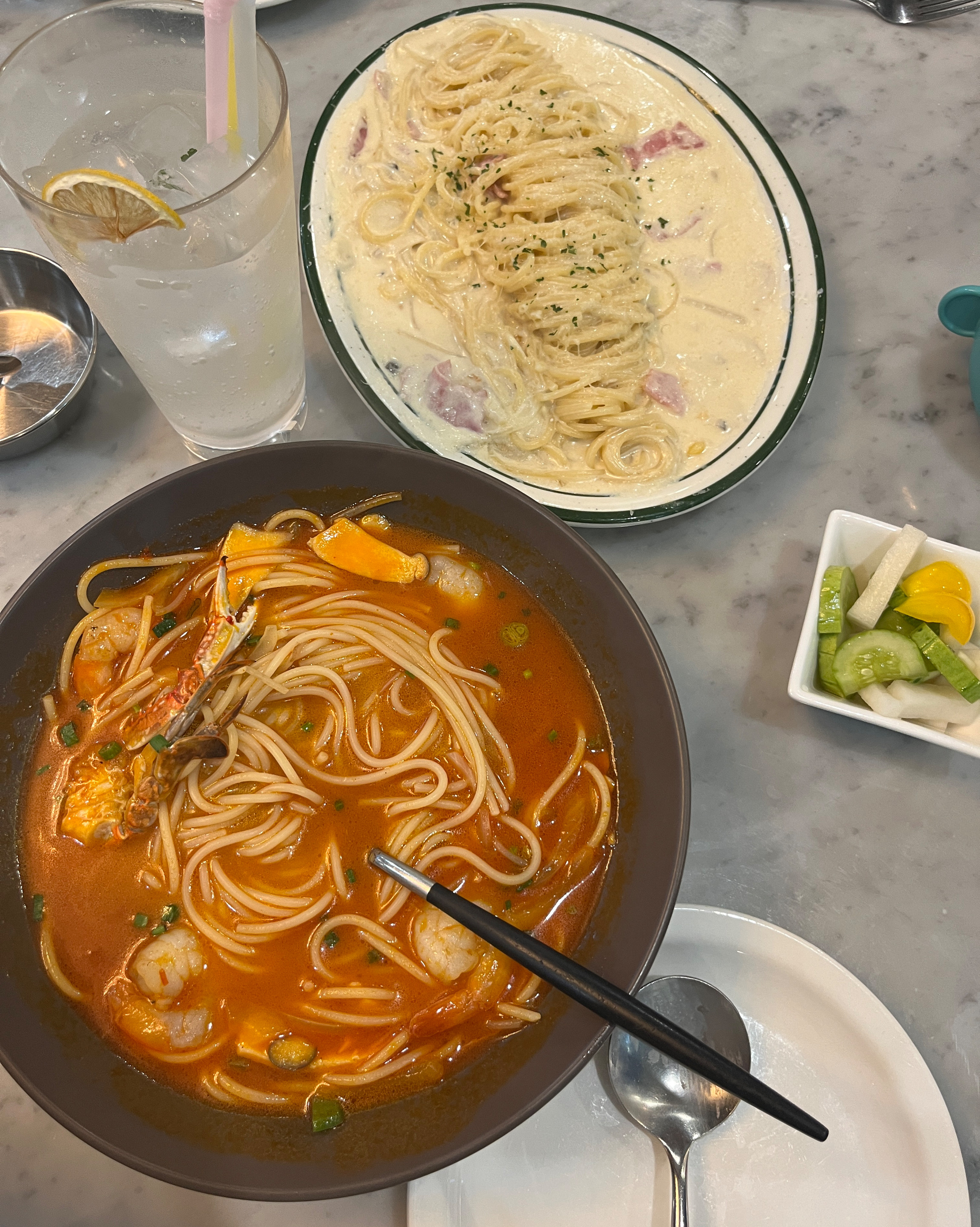 비오는 쌀쌀한 날~~ 얼큰한 빼쉐가 먹고싶어서 왔어요😋😋 이탈리안요리 먹고싶으면 동백식탁이