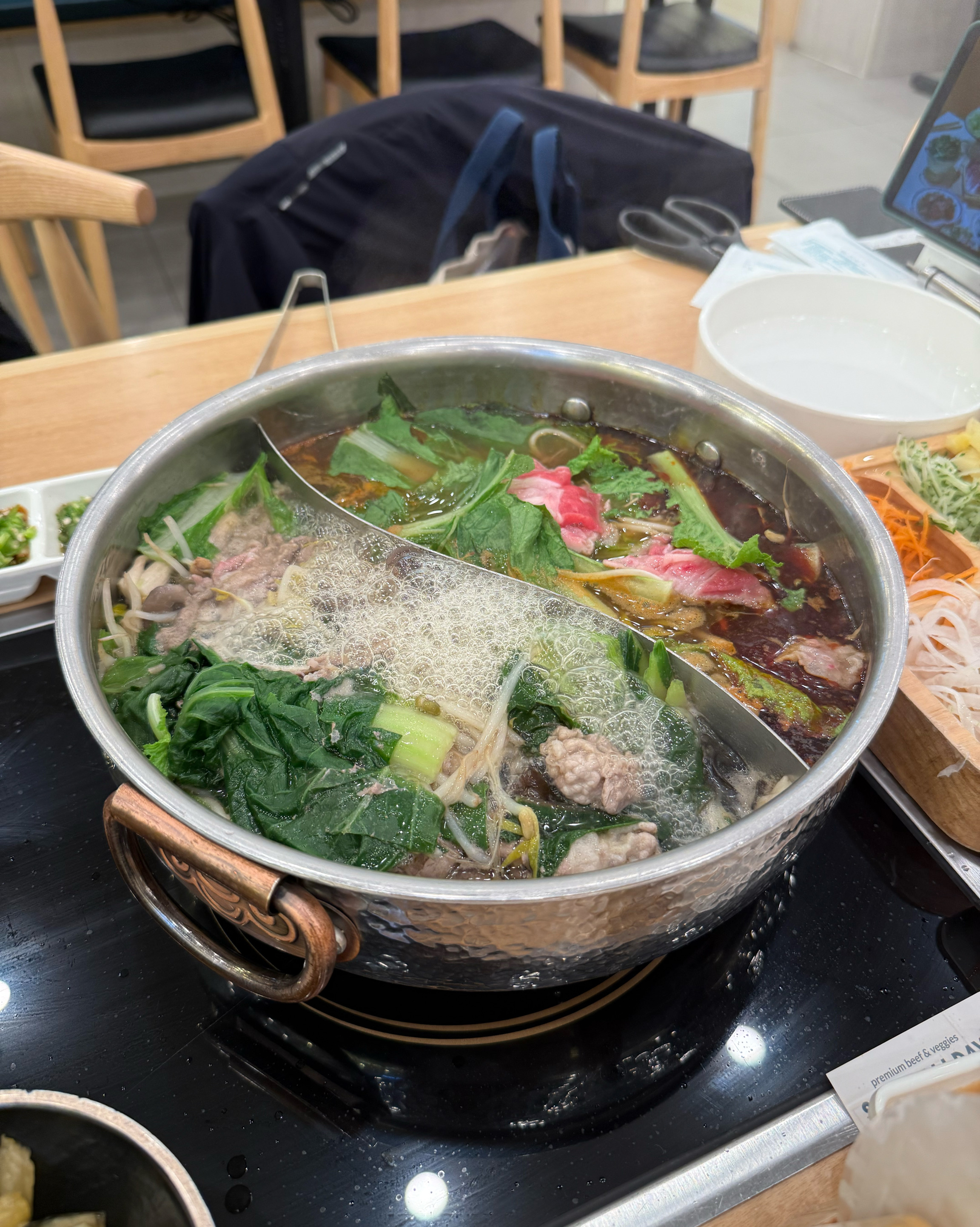 오픈할때부터 왔는데 항상 맛있고 배터지게먹고가요! 마라육수에 땅콩소스찍어먹으면 존맛★ - 이천 하이닉스 맛집 샤브올데이 경기이천점