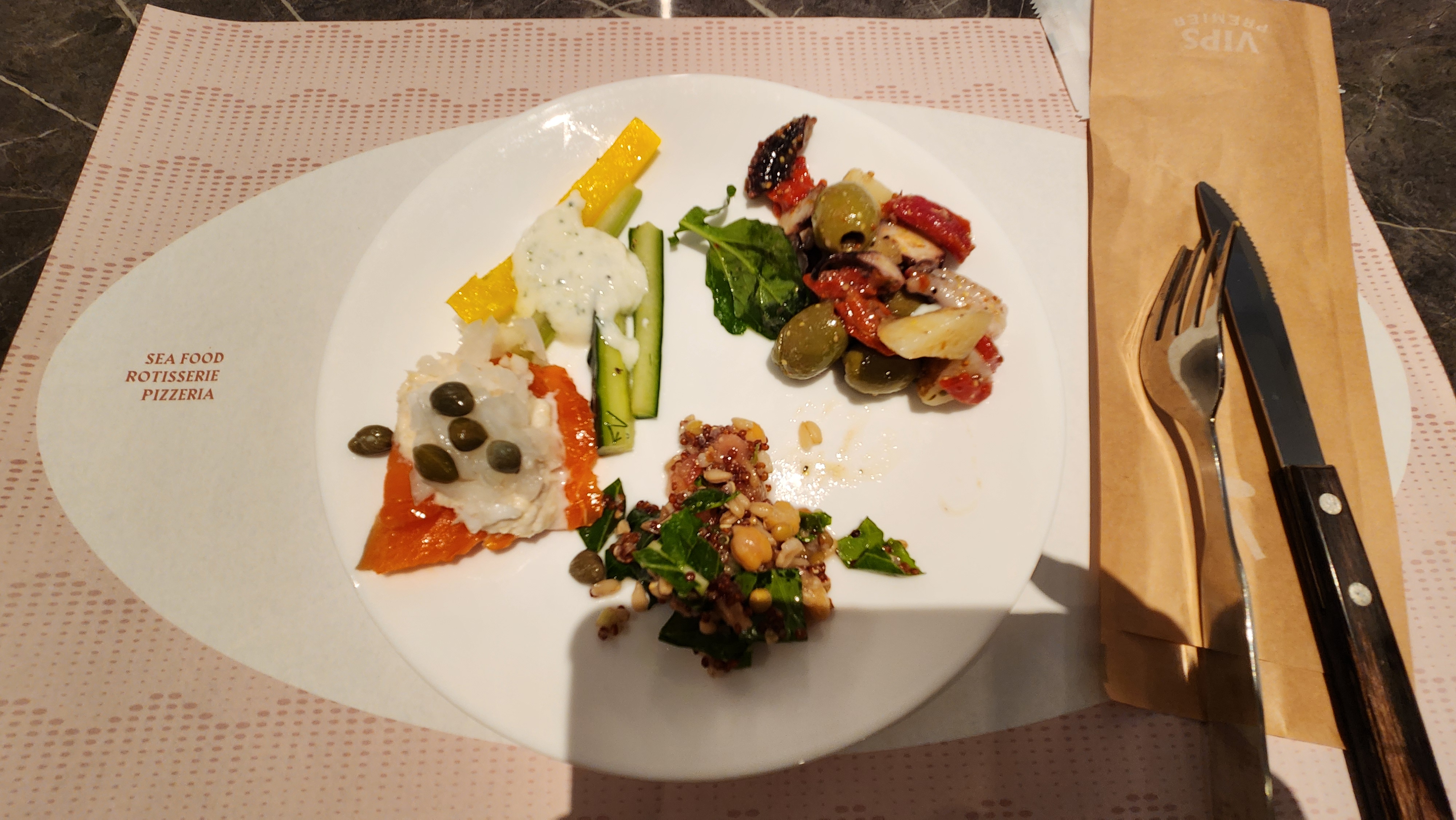 넖고 깨끗하고 이용하기 편리해서 자주 외식하는 곳입니다. - 구파발역 맛집 빕스 은평롯데점