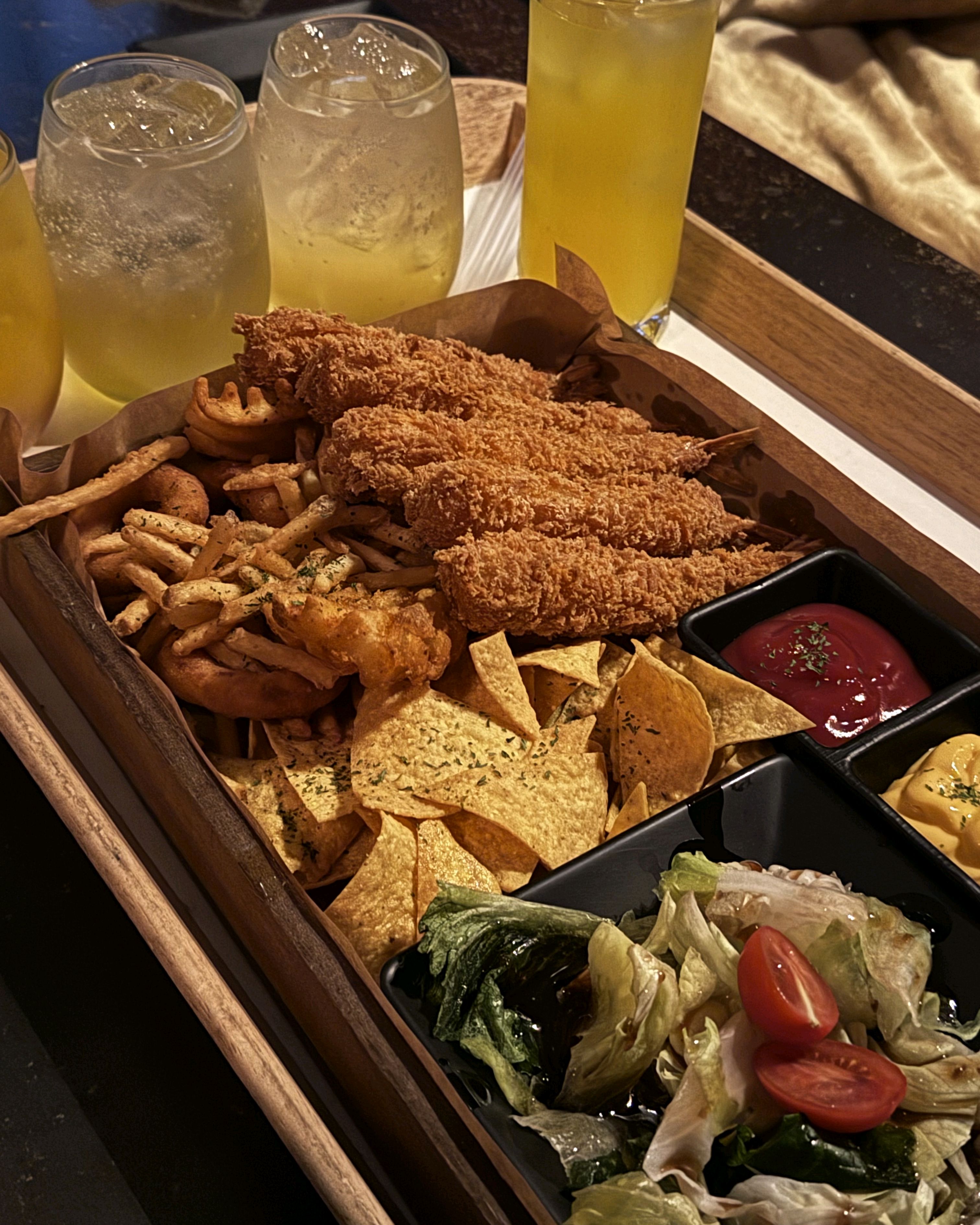분위기 너무 좋아요!! 친구들이랑 저녁에 간술하러 오기 좋은거같아요 선곡이 좋아요 - 경포대 맛집 스웨이