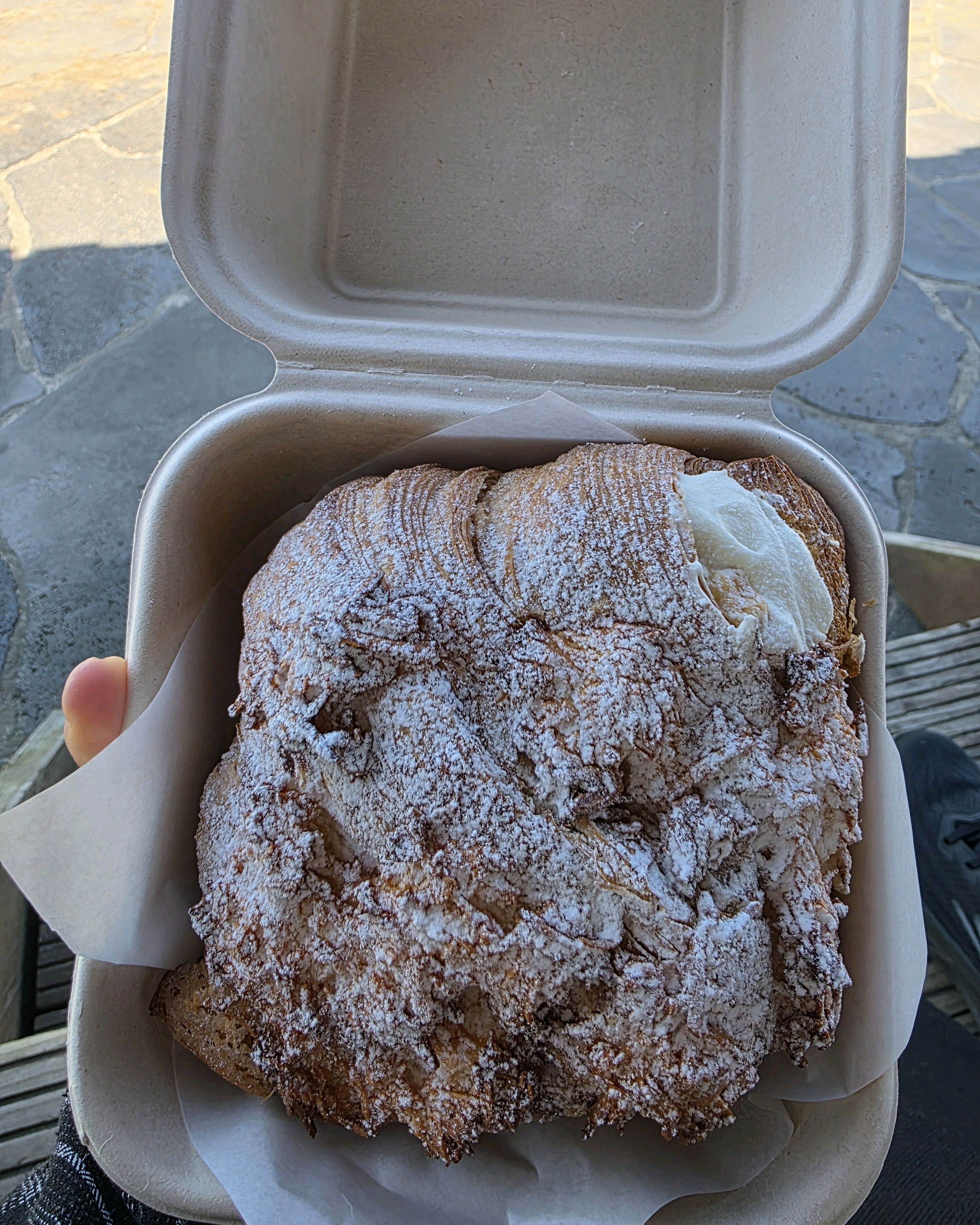 카야크림크로와상 라즈베리피스타치오타르트 에그타르트 휘낭시에 구매했습니당 카야크림크로와상은