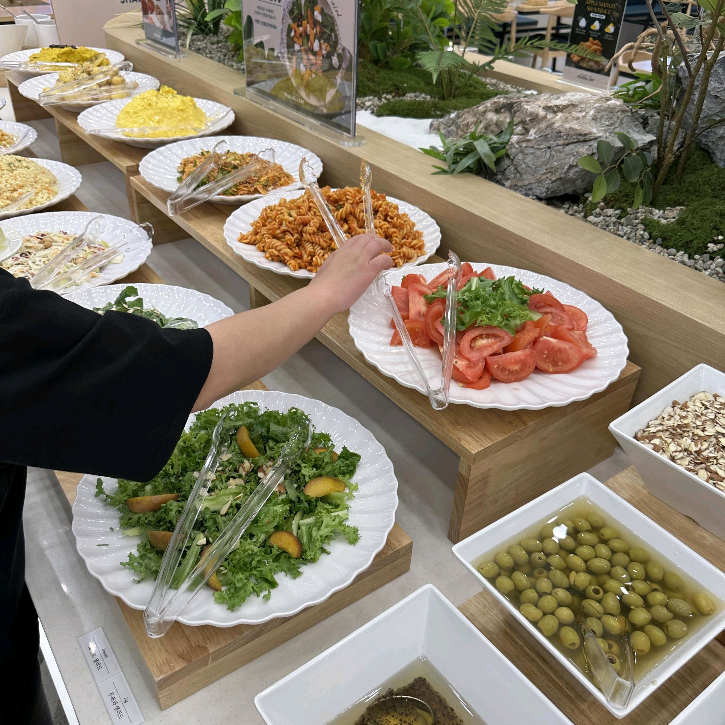 프리미엄 소고기가 신선하고 맛있어요. 무제한으로 먹을 수 있는 점이 가성비가 진짜 좋네요~