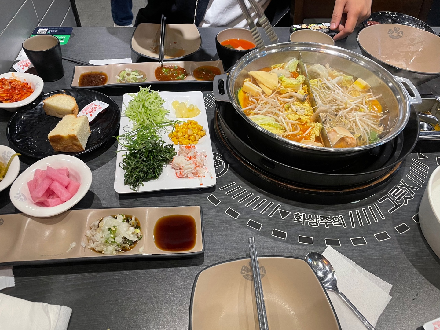 항상 친절하시고 맛있게 배부르게 먹고 가는 것 같습니다 :) - 신갈 맛집 소담촌 신갈롯데마트점