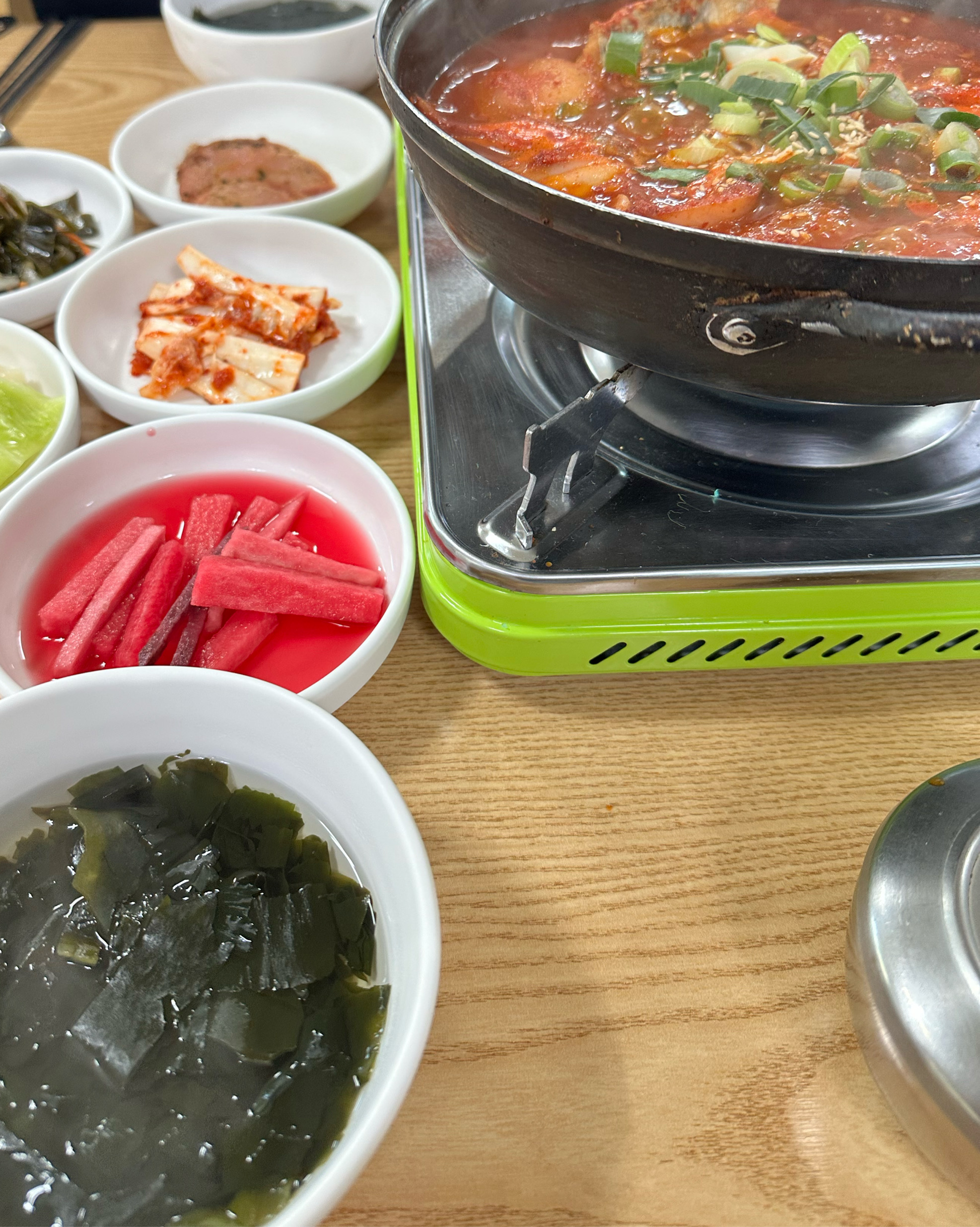 조림 맛있어요. 양념이 졸면 진짜 공깃빕 뚝딱 입니다. - 제주 맛집 올레마당 제주산방산점