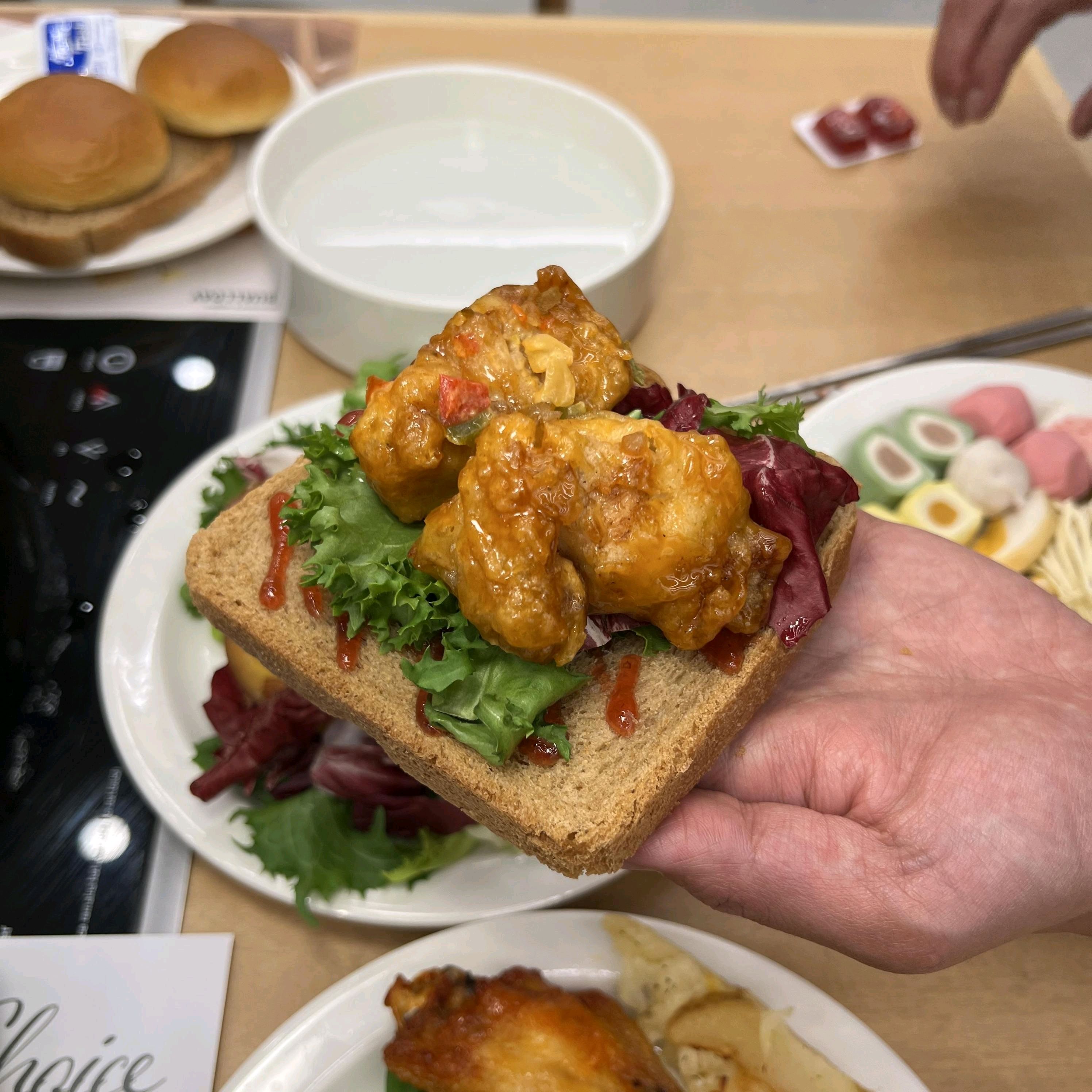 맛있는 소고기샤브에 다양한 샐러드 마음껏 먹을 수 있어서 좋았어요 구비된 리버스탭도 인기