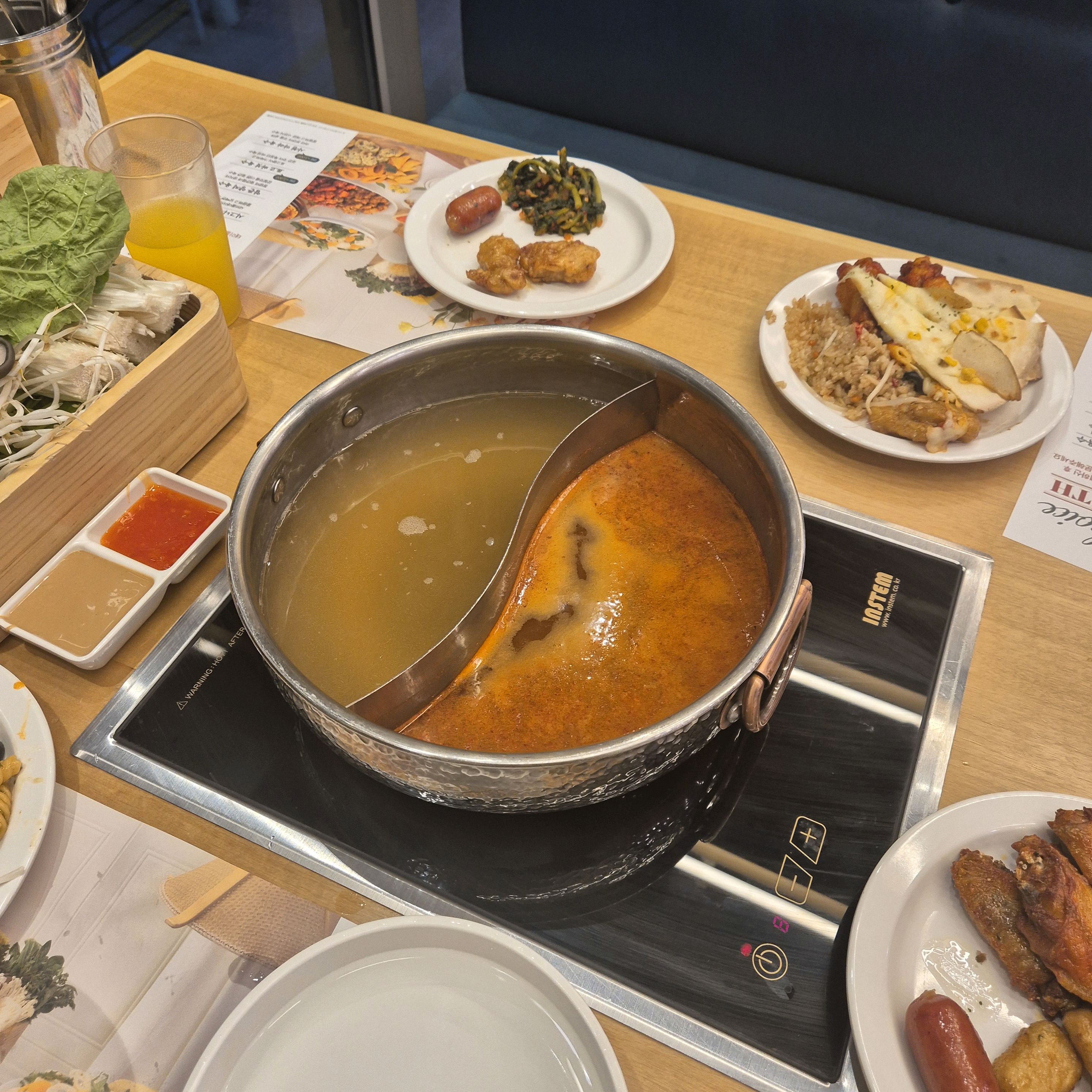 가족모임하기 좋아요 웨이팅 없이 금방 들어왔어요 직원분들도 친절하고 메뉴도 여러가지라 여러