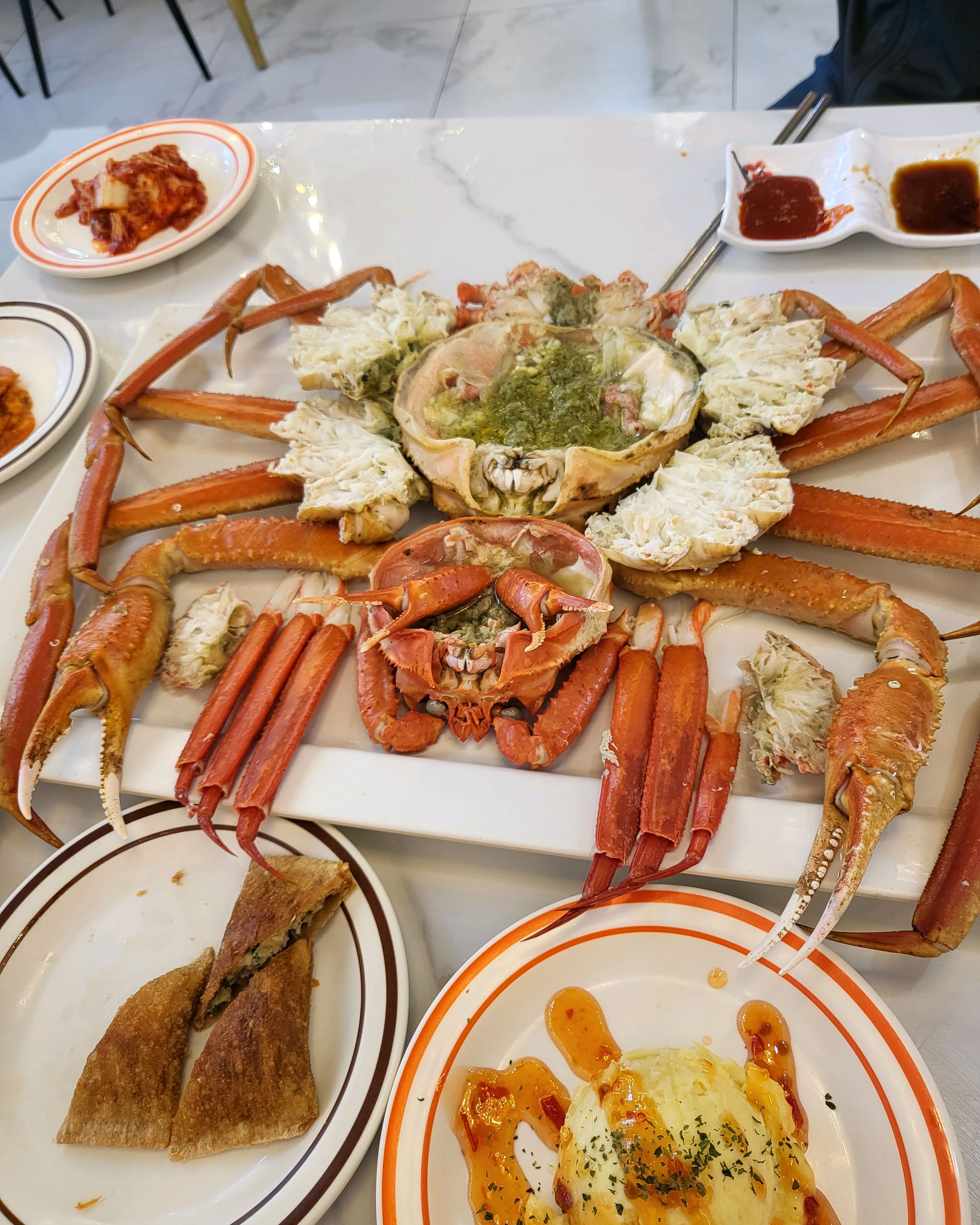시장을 5바퀴돌고 찾은 가게. - 아바이마을 맛집 대게여왕