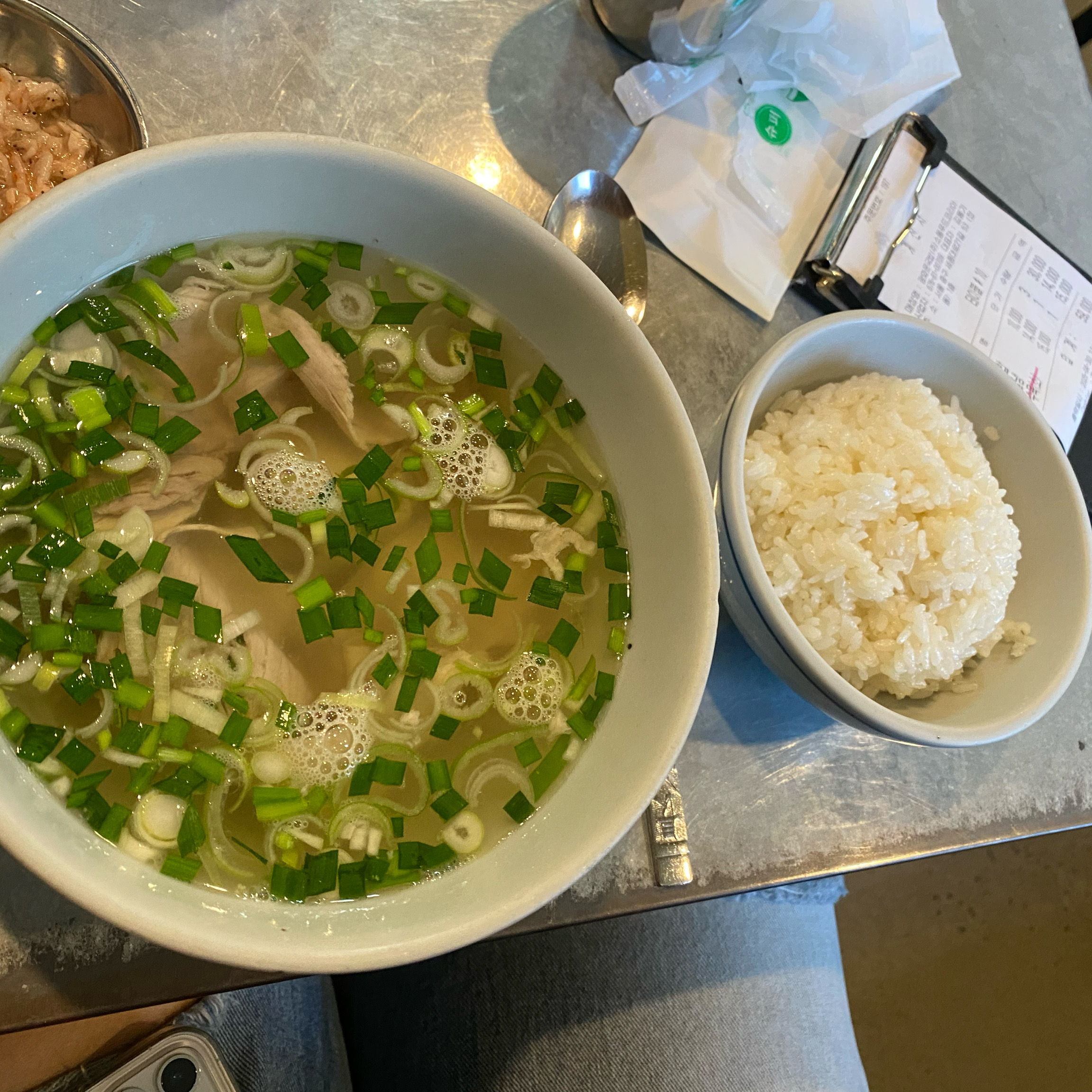 돼지국밥인데 맑게 나와요 - 광화문 맛집 광화문국밥