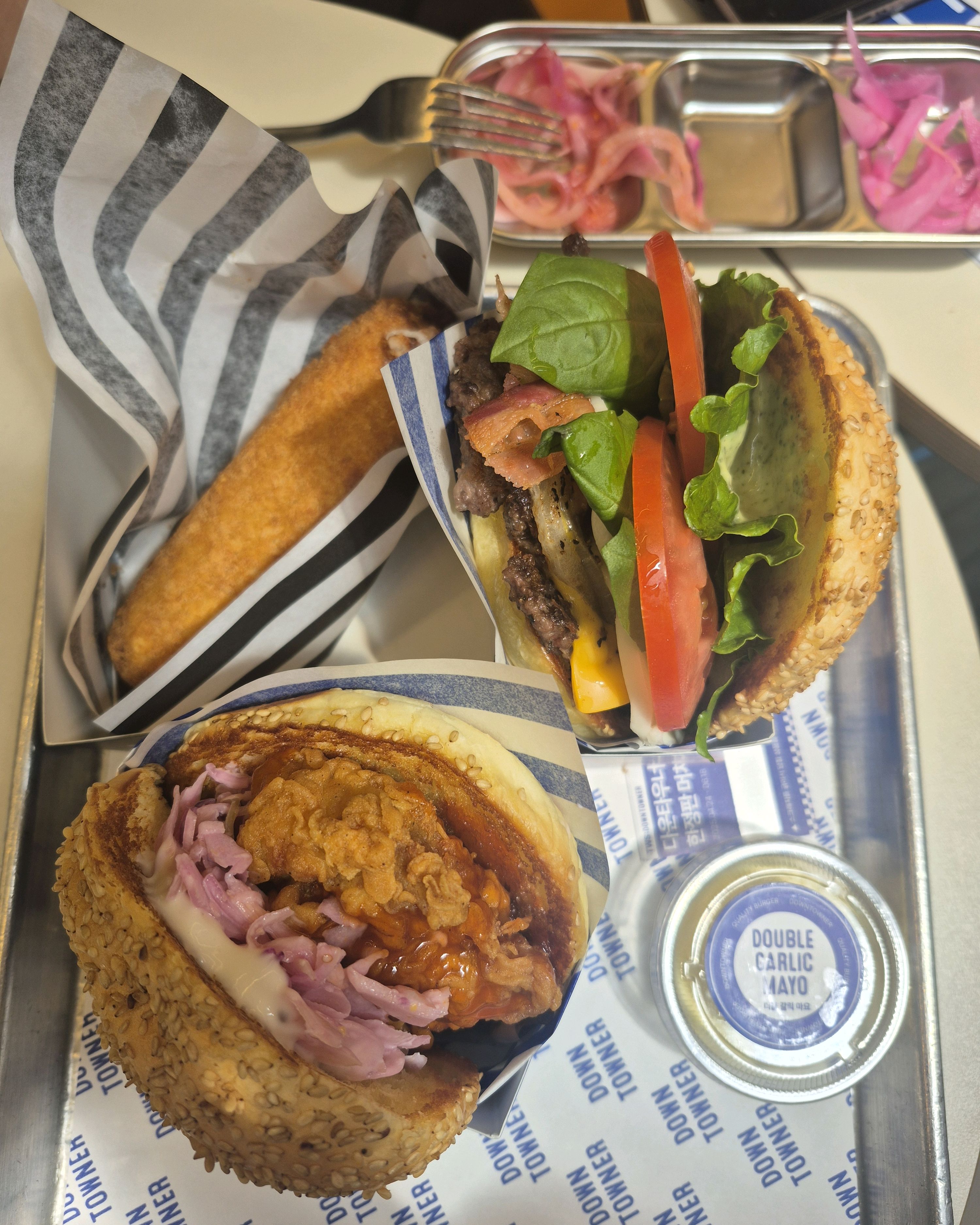 맛있는 이 맛을 못잊고 오랫만에 다시 왔는데 여전히 맛있네요^^ 역시나 힙한 인테리어도 멋