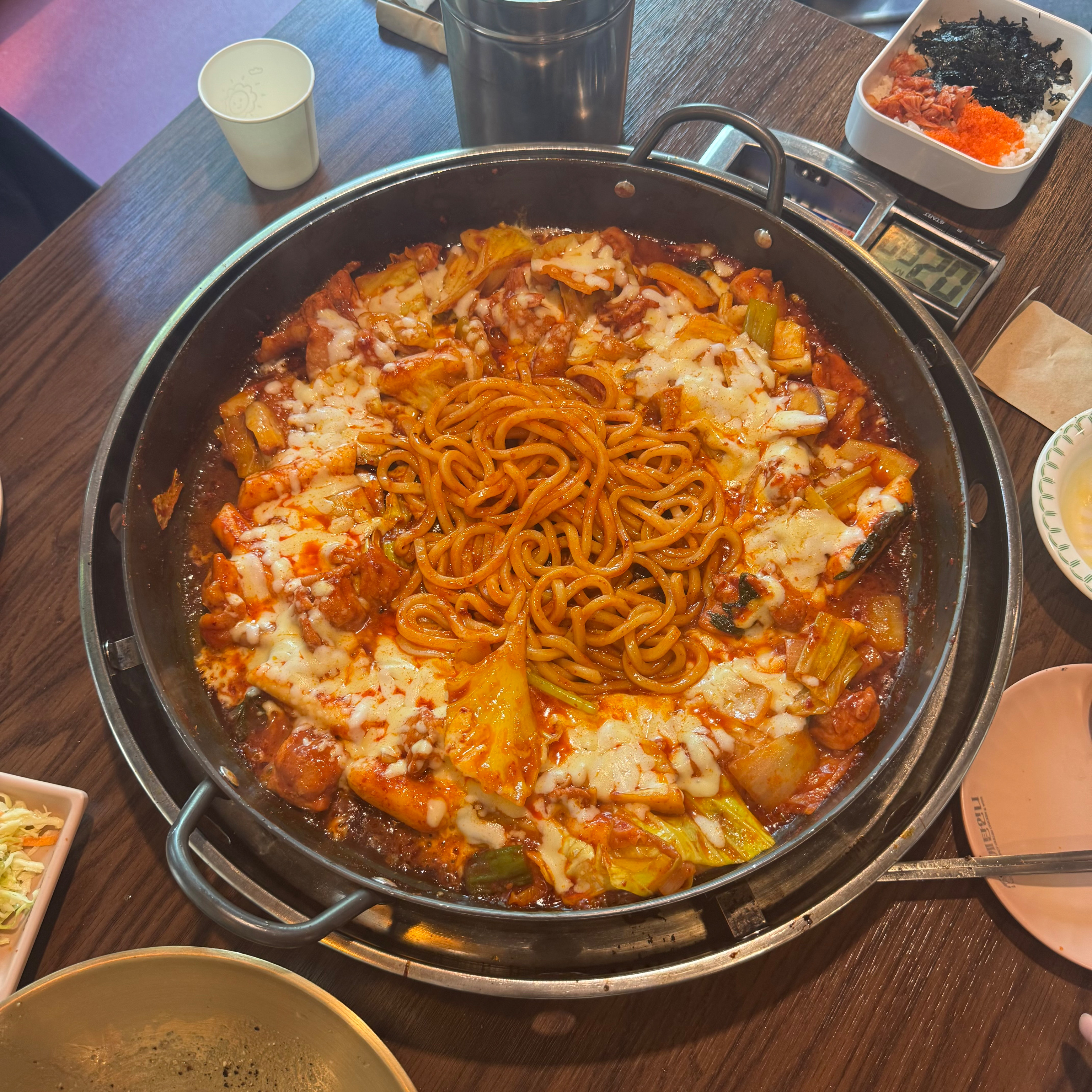 범계맛집이에요 친구들 데리고 간 곳이었는데 ㅅ들기름막국수랑꼭 같이 드세요!! 직원분들이 대