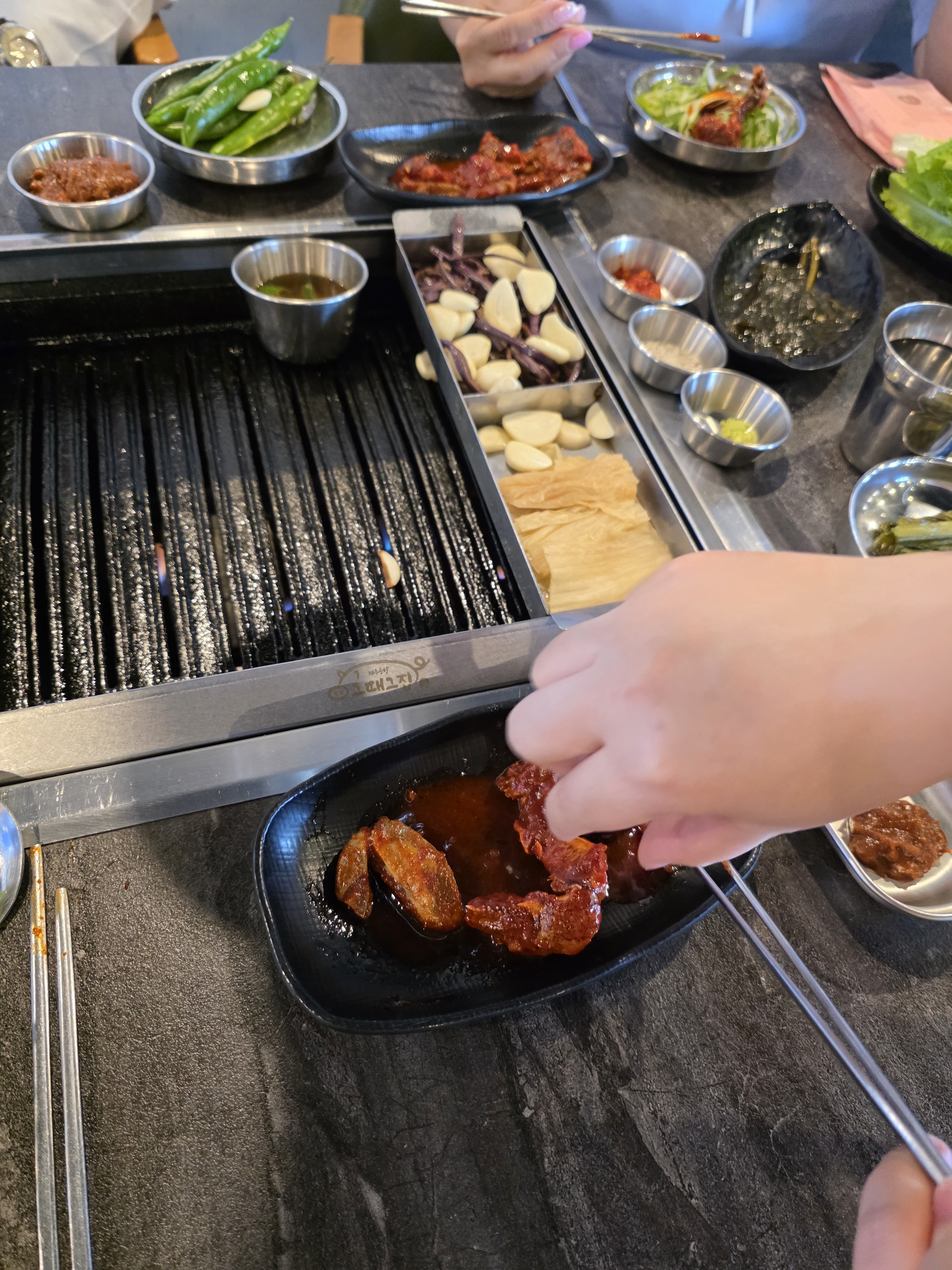 게장도 막있고 찌개도진짜 맛있고 고기는 두말할나위없네요!! 너무 맛집입니다 :) !!!!!
