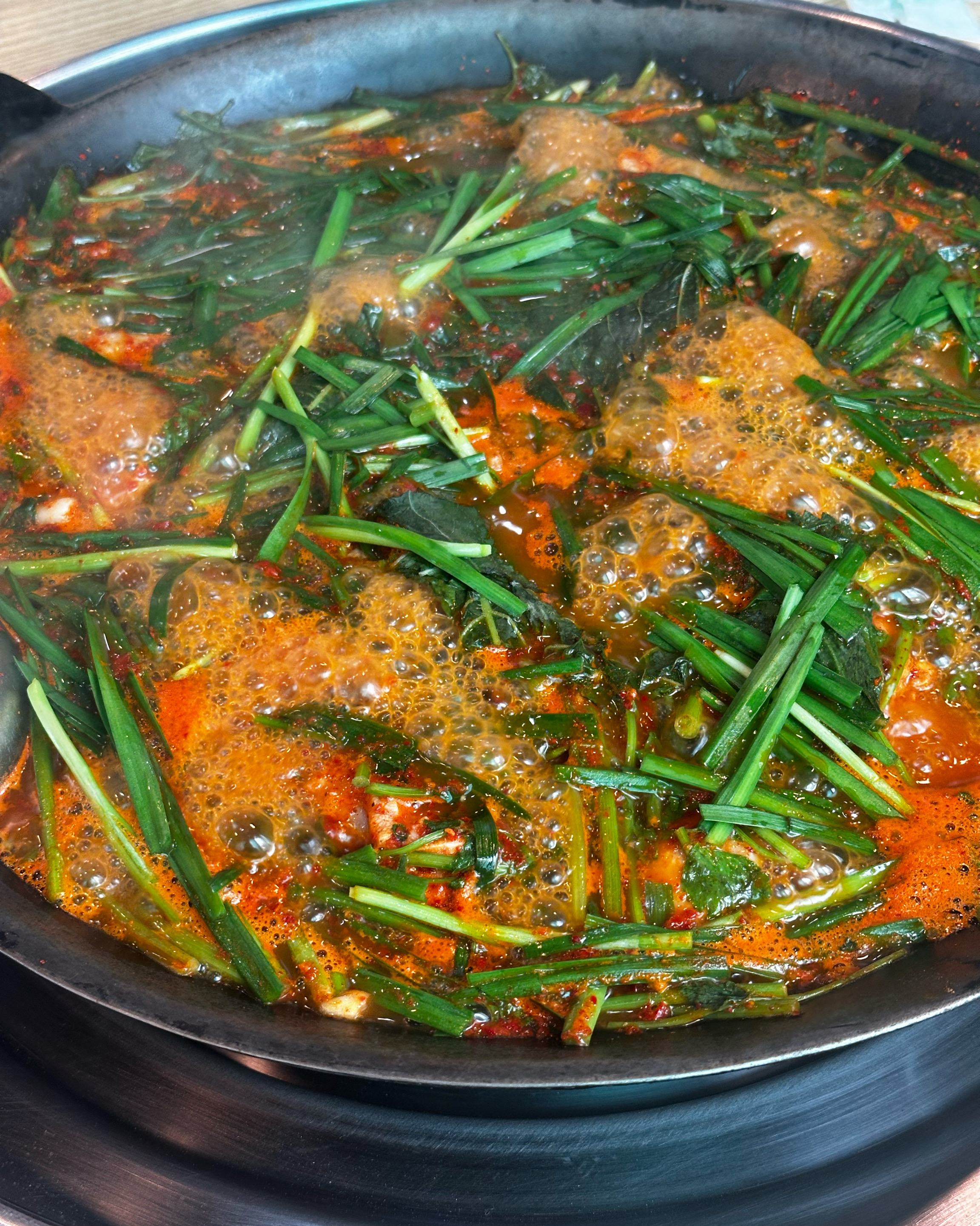 넘 맛나게 먹고 꼭 리뷰 남기고 싶어 영수증도 챙겨받았네요~ 처음 먹어본 메뉴였는데 매콤칼