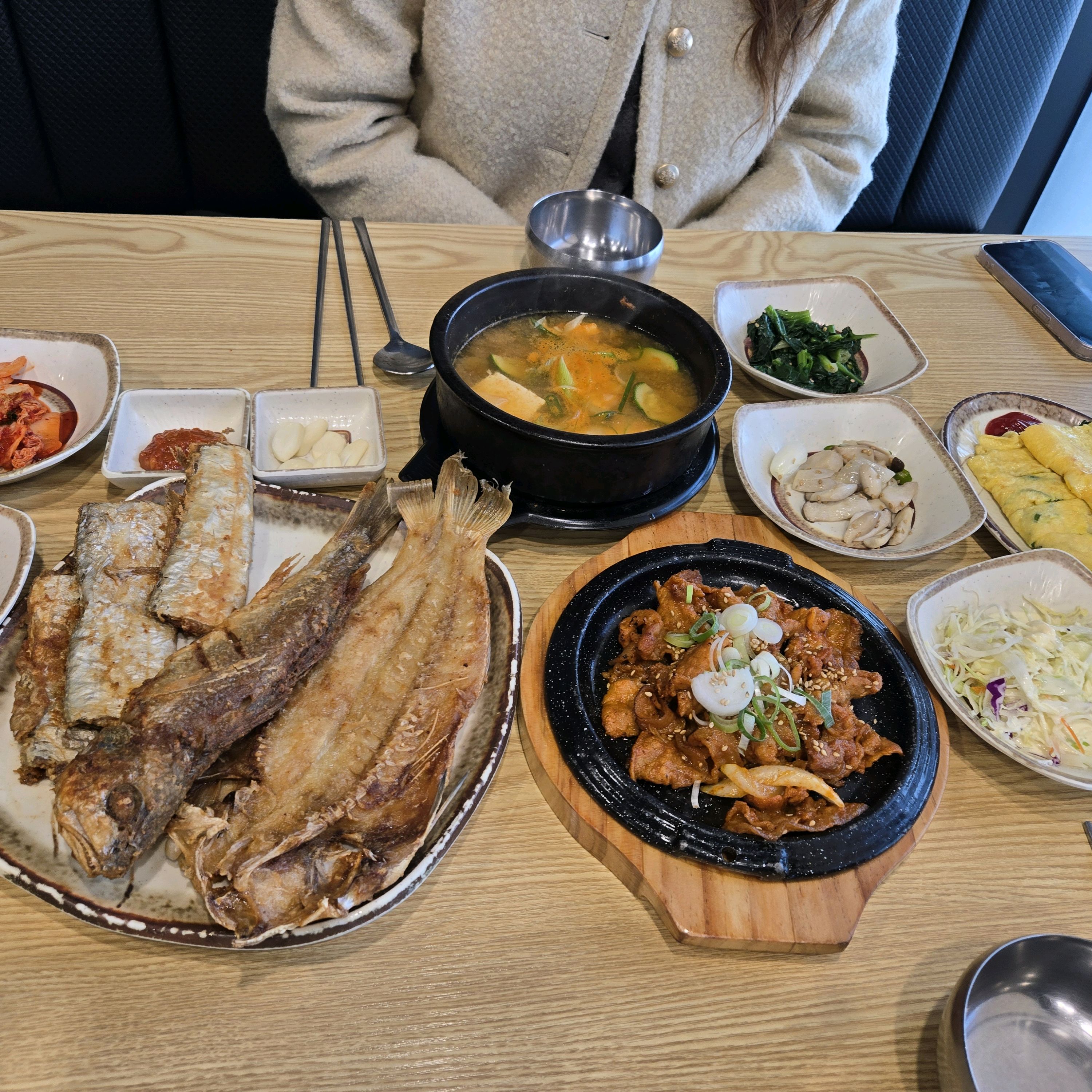 반찬 하나하나 깔끔하니 잘나오고 맛있어요👍👍 - 제주 맛집 영춘식당