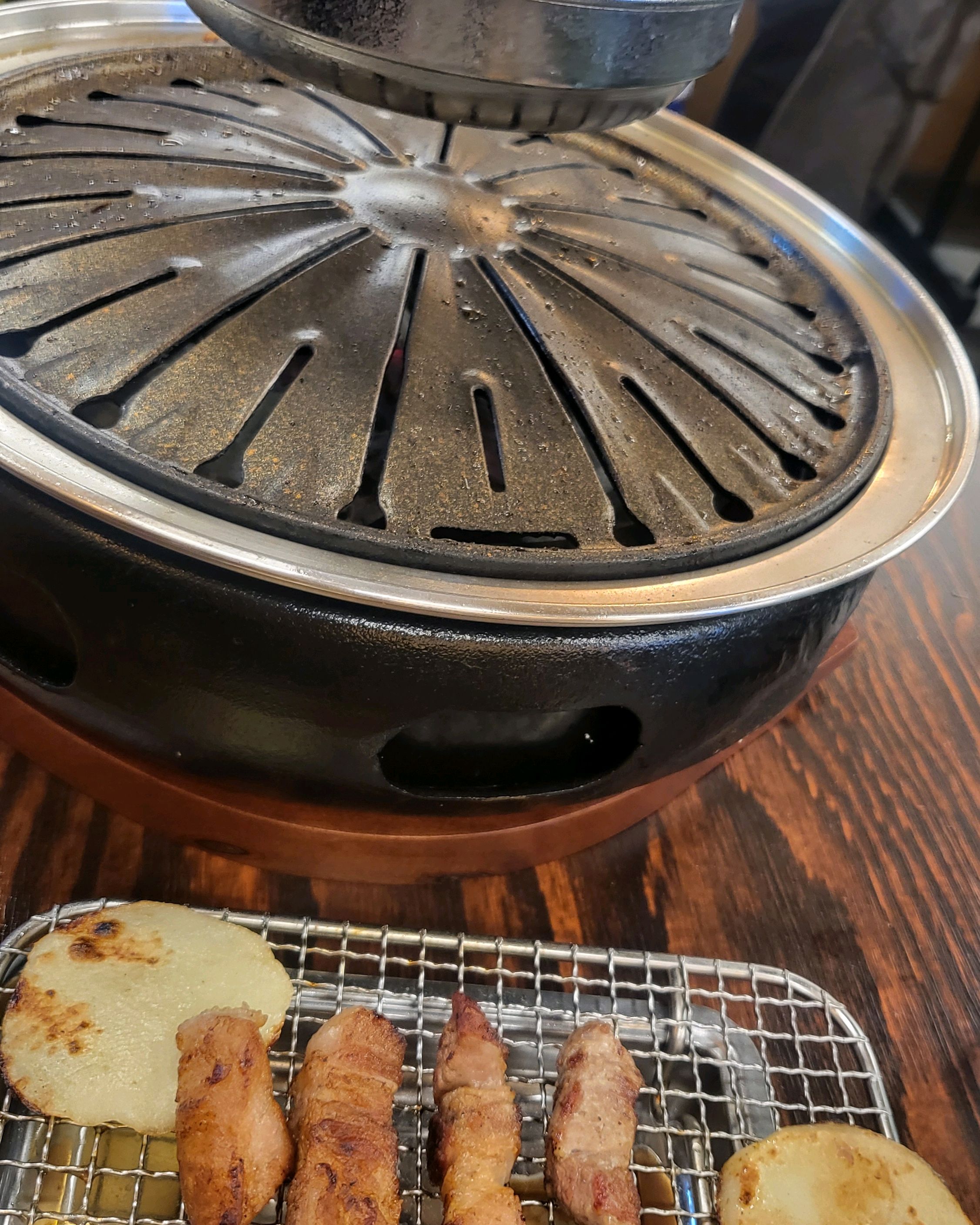 요즘 직접 고기구워 주는곳은 이가격에 가능하지가 않은데 - 천호동 맛집 천호돈 천호본점