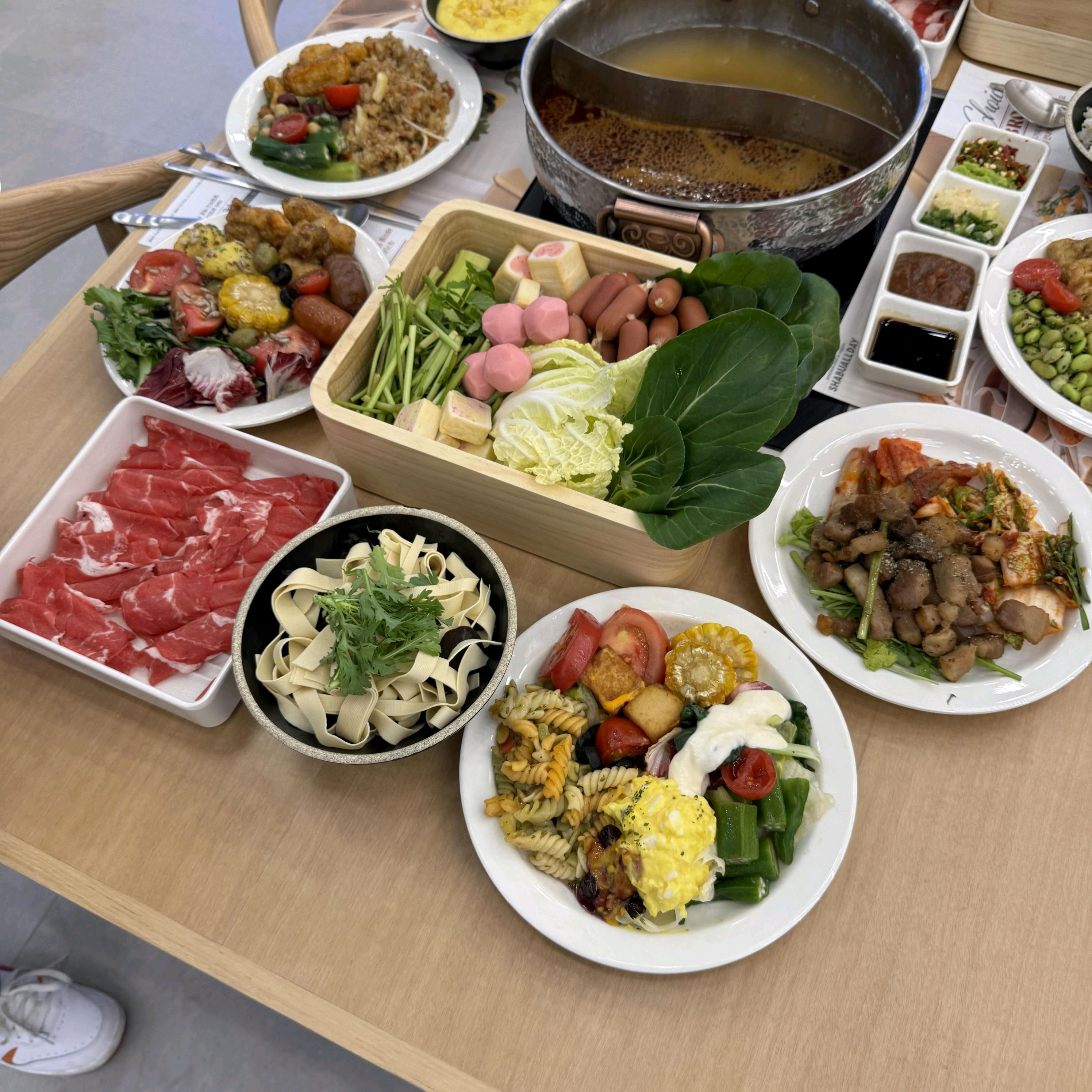 프리미엄 소고기 양지 샤브가 정말 부드럽고 담백한 맛이 일품이었어요 식재료가 모두 신선하고