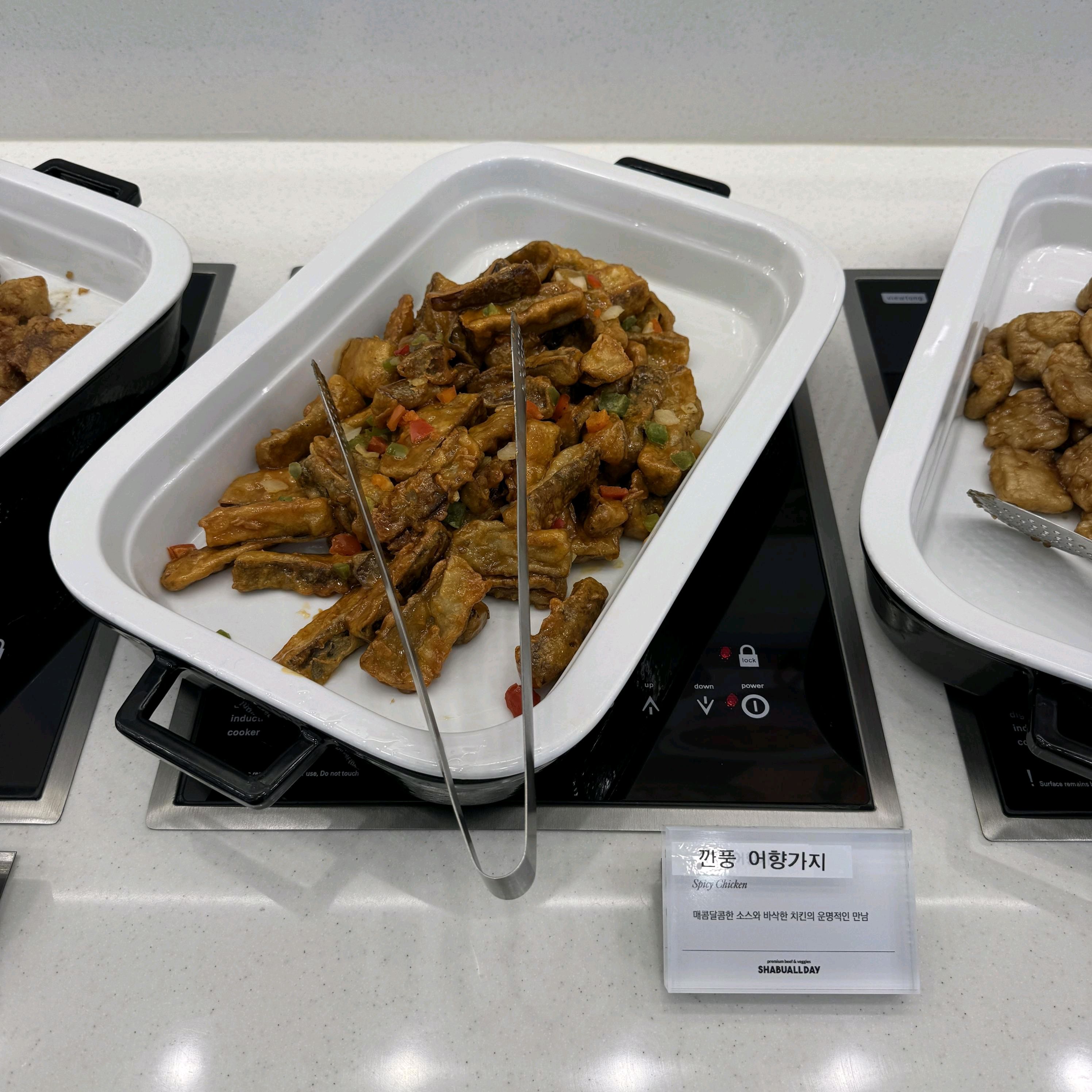 샤브는 늘 정석대로 깔끔했고 육수가 참 깊은 맛이에요 야채가 신선하고 소고기도 두툼해서 만