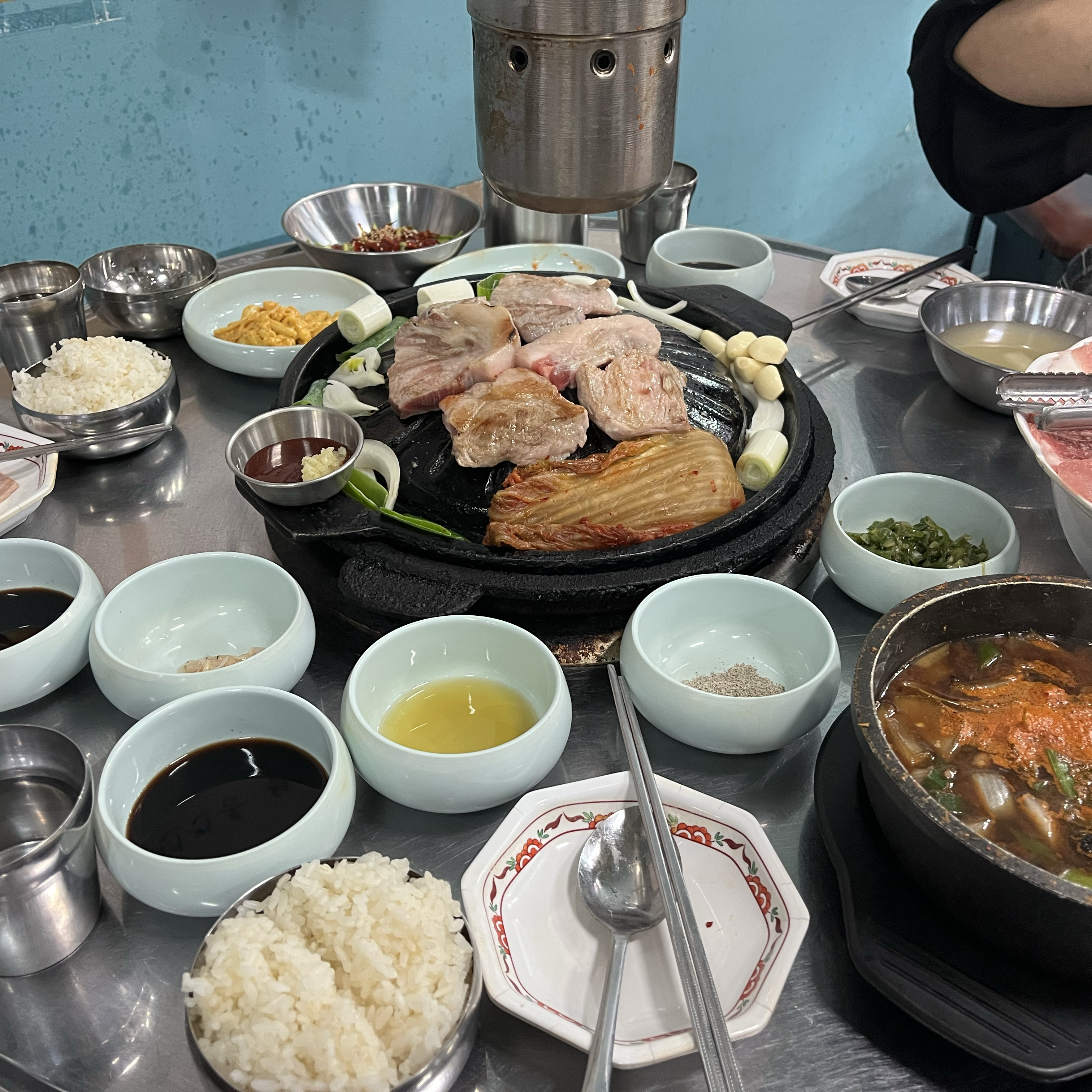 넙딱집 처음 와봤는데 너무 맛있고 고기 질이 좋아요~~!! 집 앞에 있어서 너무 좋네요 다