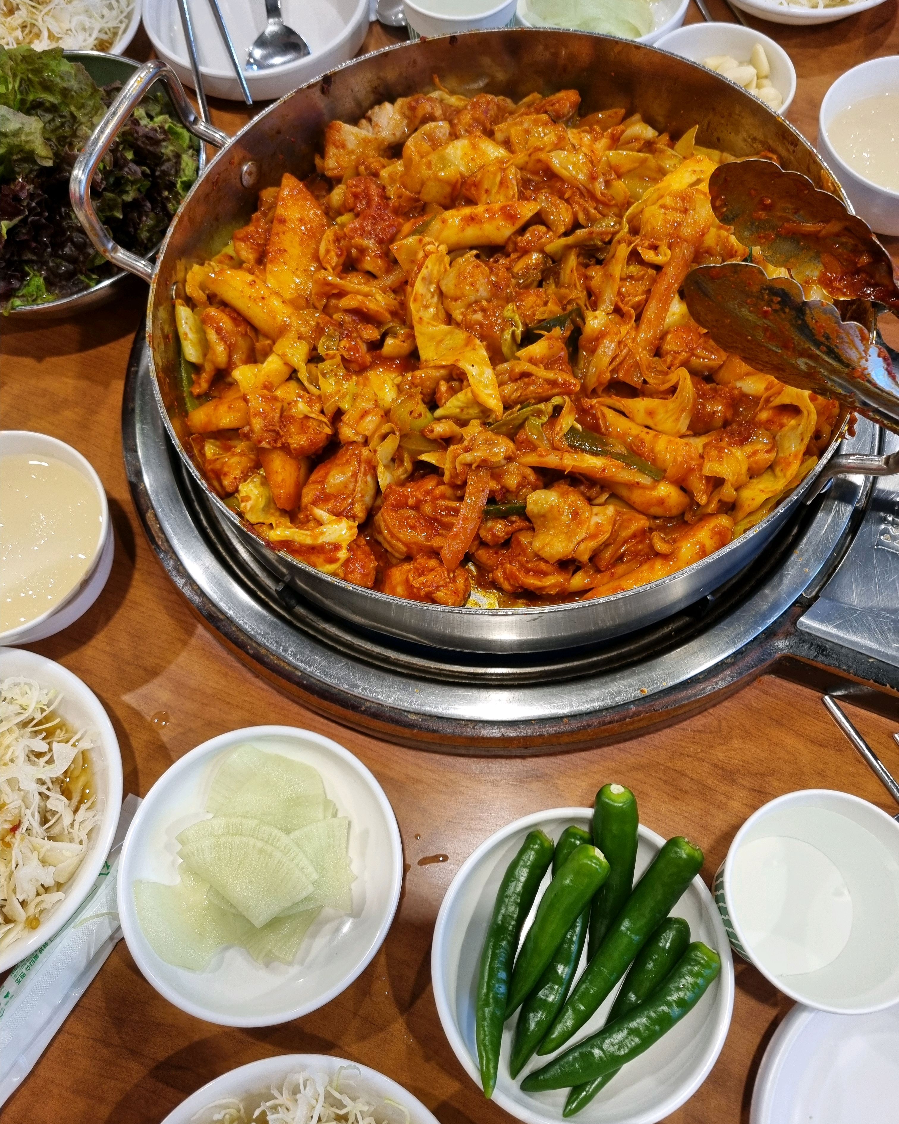 맛있는데 양은 푸짐하진 않고 - 천호동 맛집 신가네해물닭갈비
