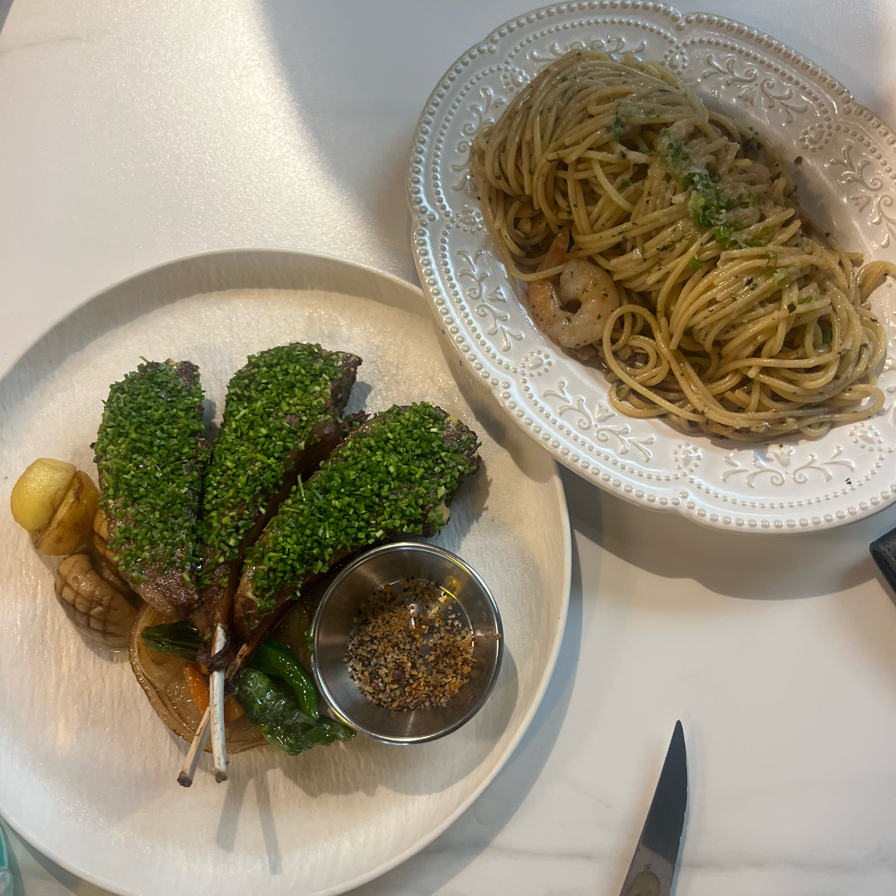 가족이랑 함께 왔는데 음식도 맛있게 먹었고 파스타 스테이크 다 너무너무 맛있어요👍👍추천해요