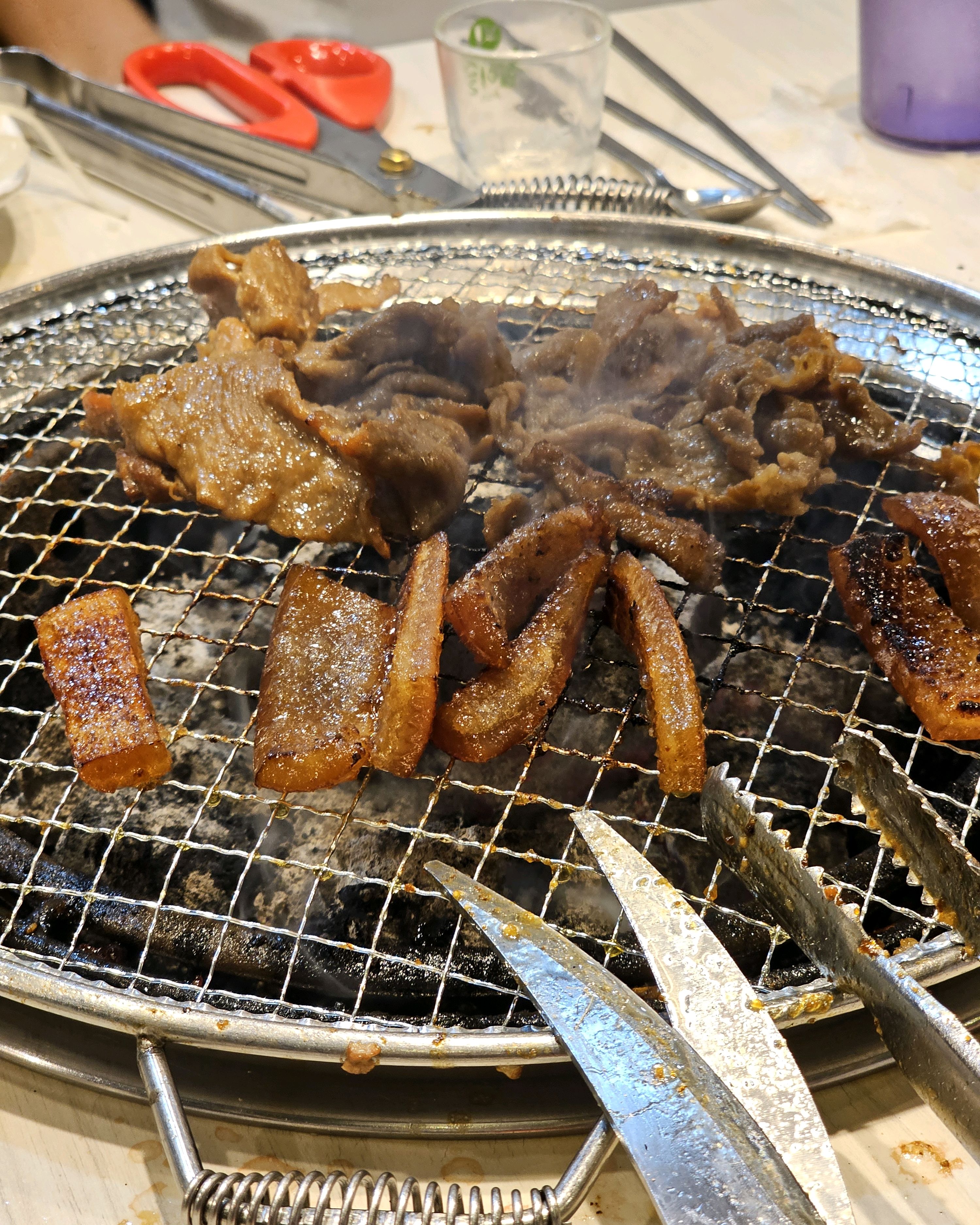 사장님께서 너무너무 친절하시고 고기도 밑반찬도 서비스도 너무 훌륭했습니다 ㅎㅎ 다음에 꼭
