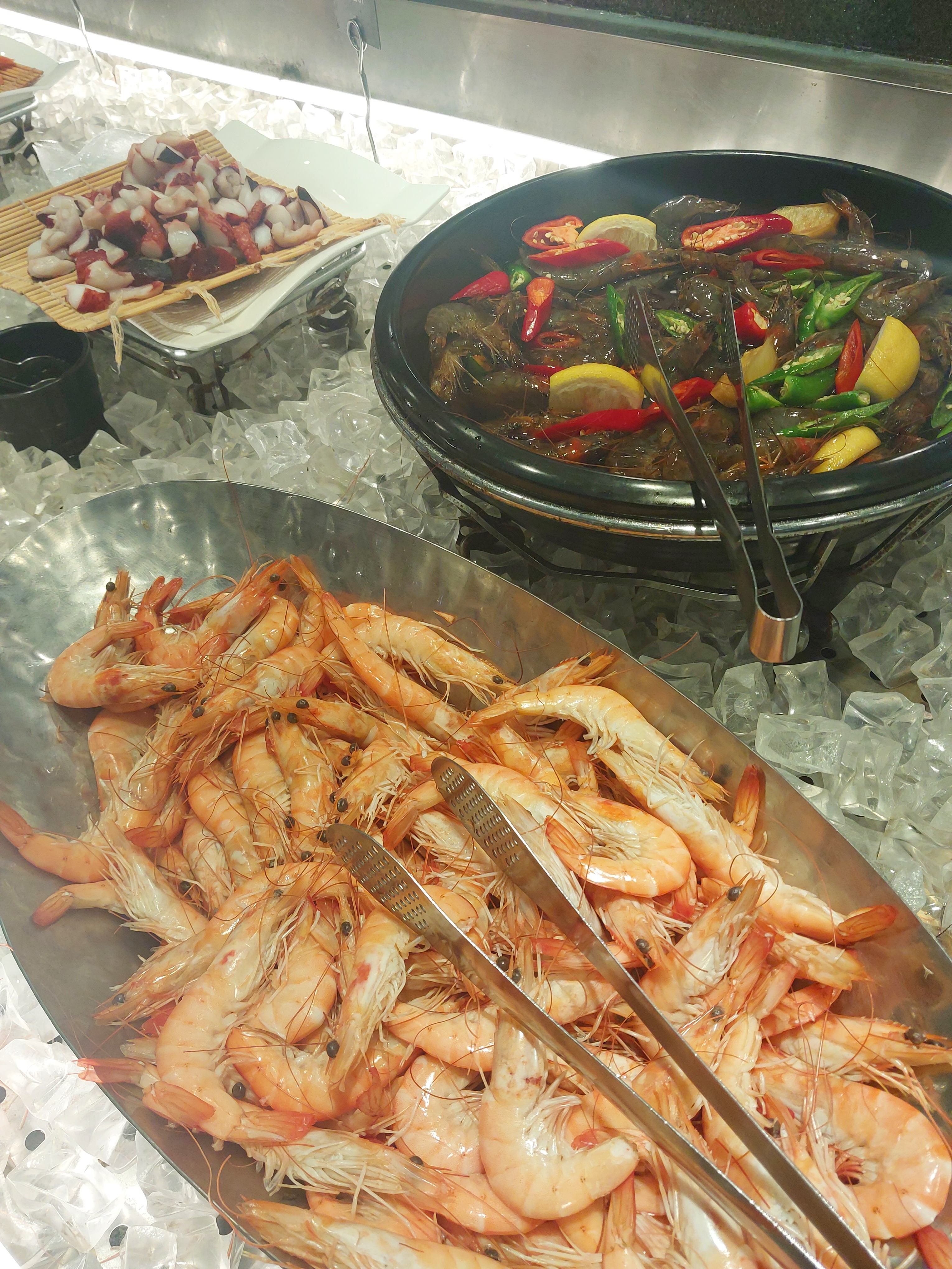 징검다리 평일이라 그런지 평일 런치인데도 사람 많네요~~11시 기다렸다 바로 입장했는데 역
