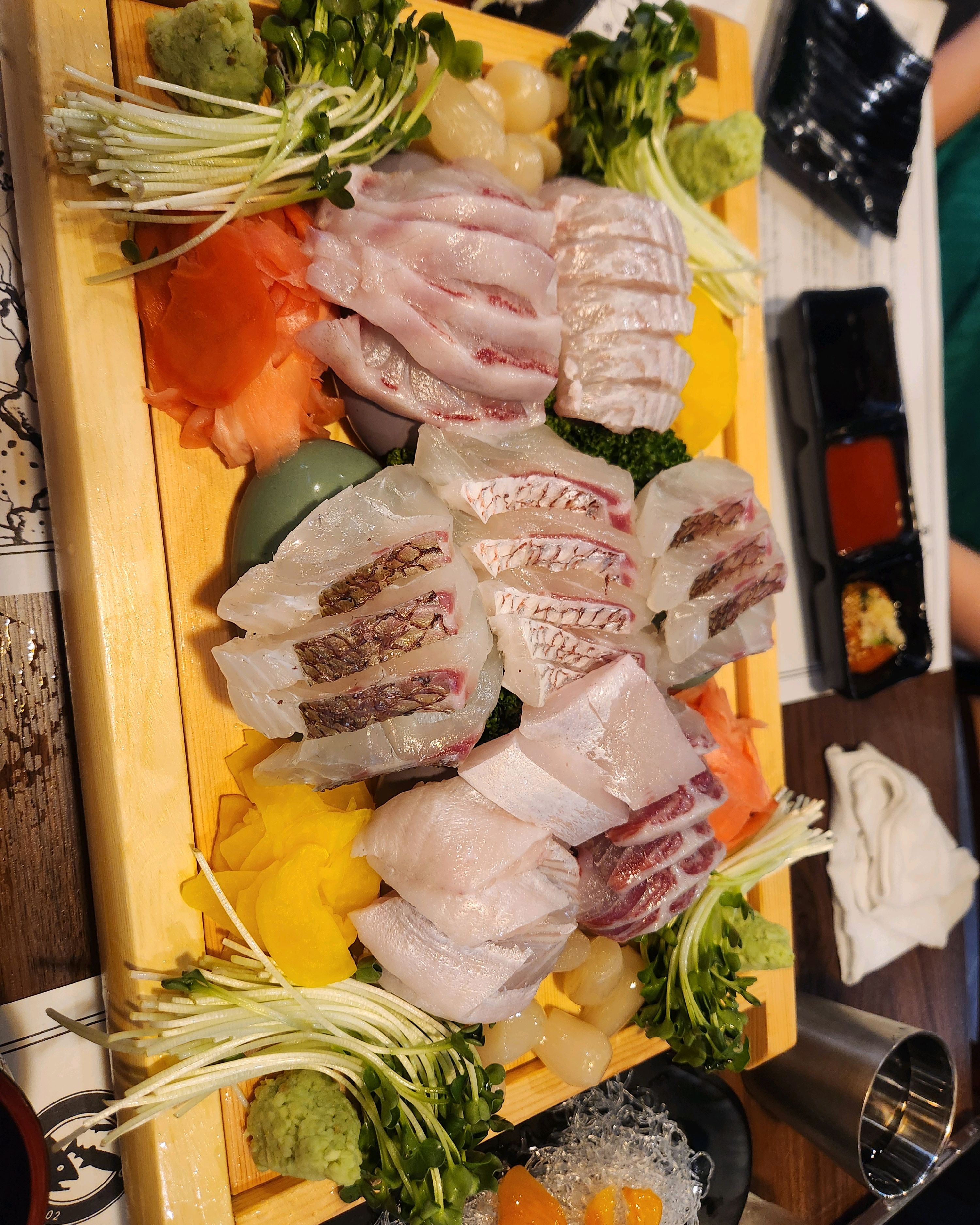 회가 완전 쫄깃쫄깃하고 스끼다시도 다양하게 나와서 좋아요 - 구로디지털단지 맛집 물고기자리 구로디지털점