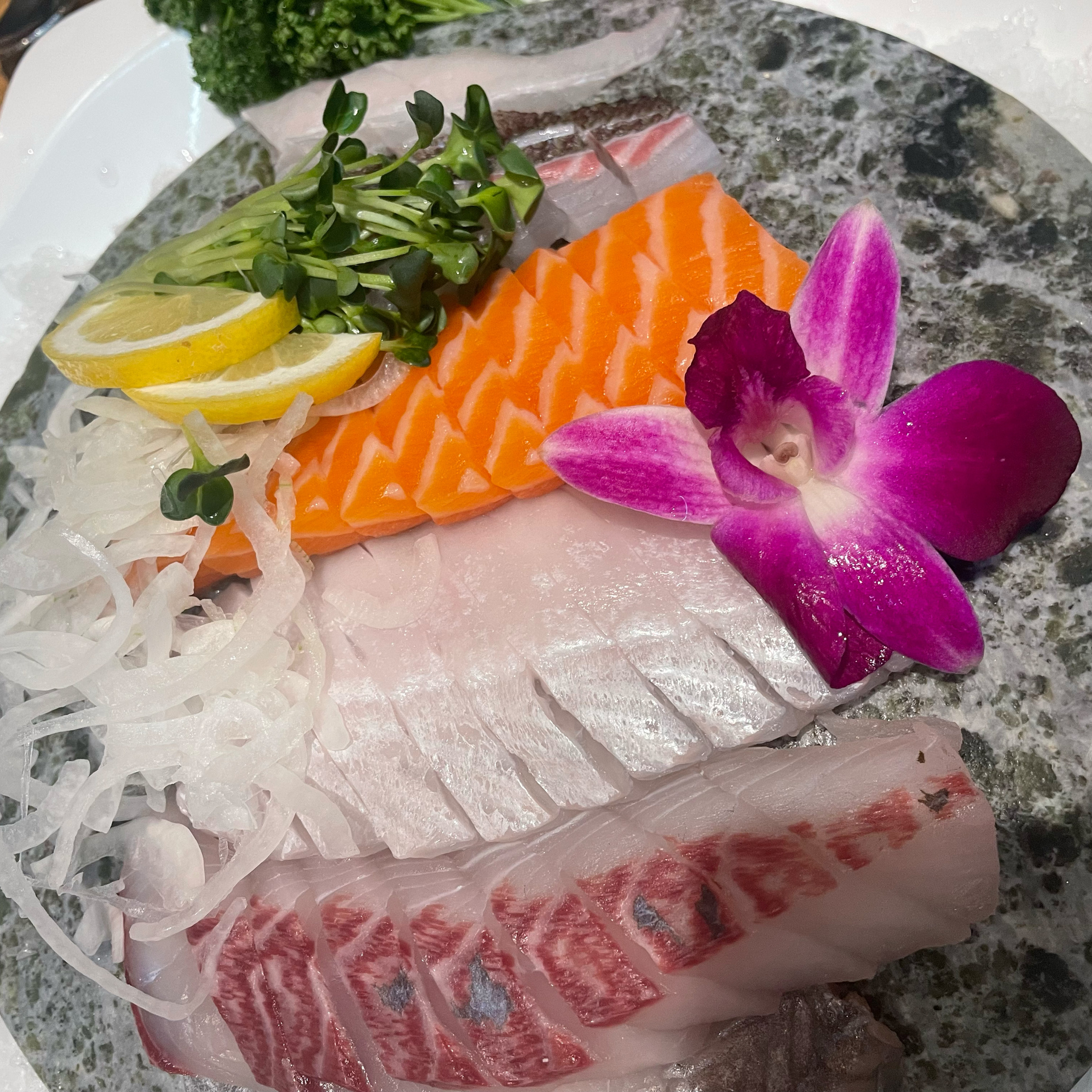 친구들과 우연히 들어왔는데 맛있게 잘먹었습니다 소주 쿠폰도 있고 여러가지 이벤트도 있네요!